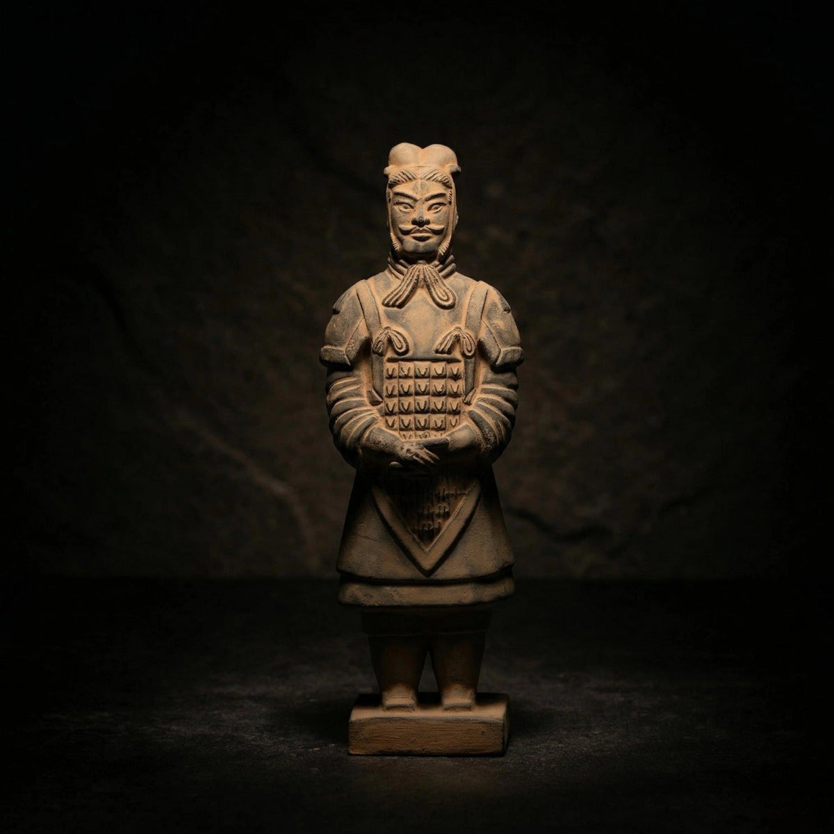 15CM General - CLAYARMY-Weaponry Mastery: Detailed view of the 15CM General's long sword, showcasing mastery in weaponry and emphasizing the importance of military skill.