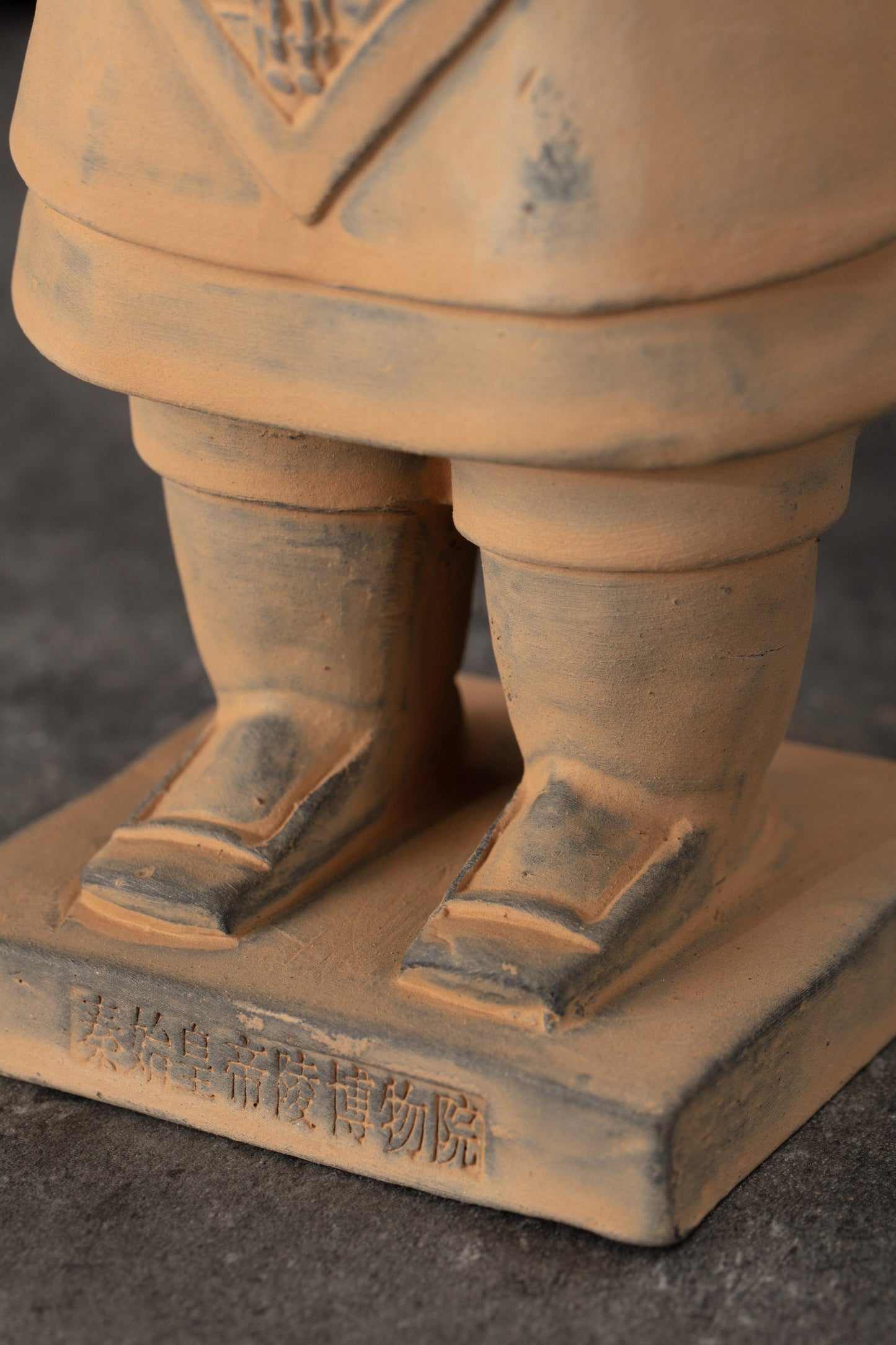 25CM General - CLAYARMY-Powerful Stance: Detailed shot of the 25CM General's powerful stance, showcasing the strength and resilience of a high-ranking military officer.