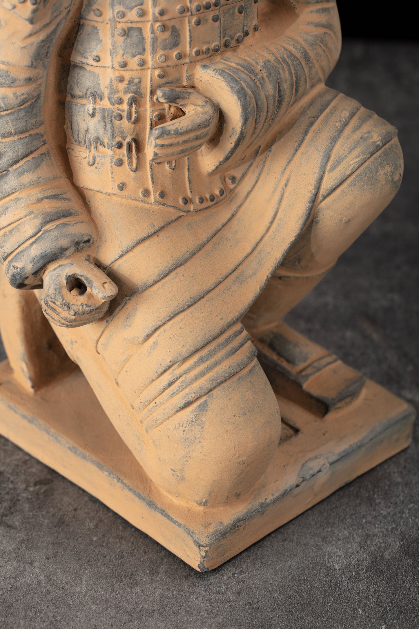 35CM Kneeling Archer - CLAYARMY-Overhead view emphasizing the isosceles triangle posture for stability on the 35CM Kneeling Archer.