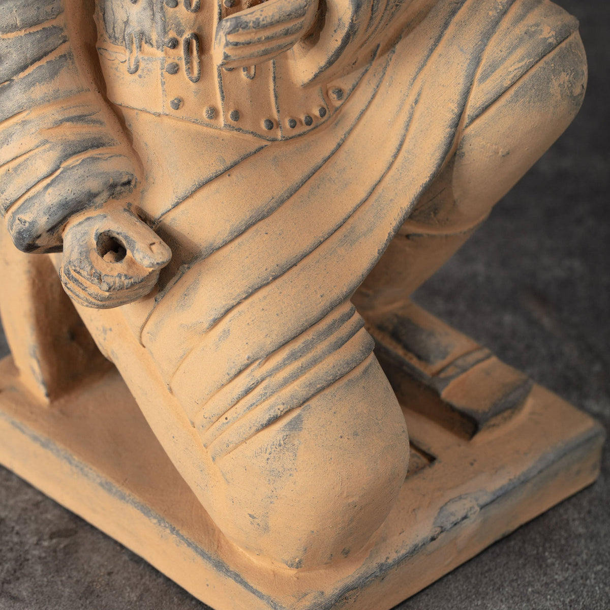 35CM Kneeling Archer - CLAYARMY-Overhead view emphasizing the isosceles triangle posture for stability on the 35CM Kneeling Archer.