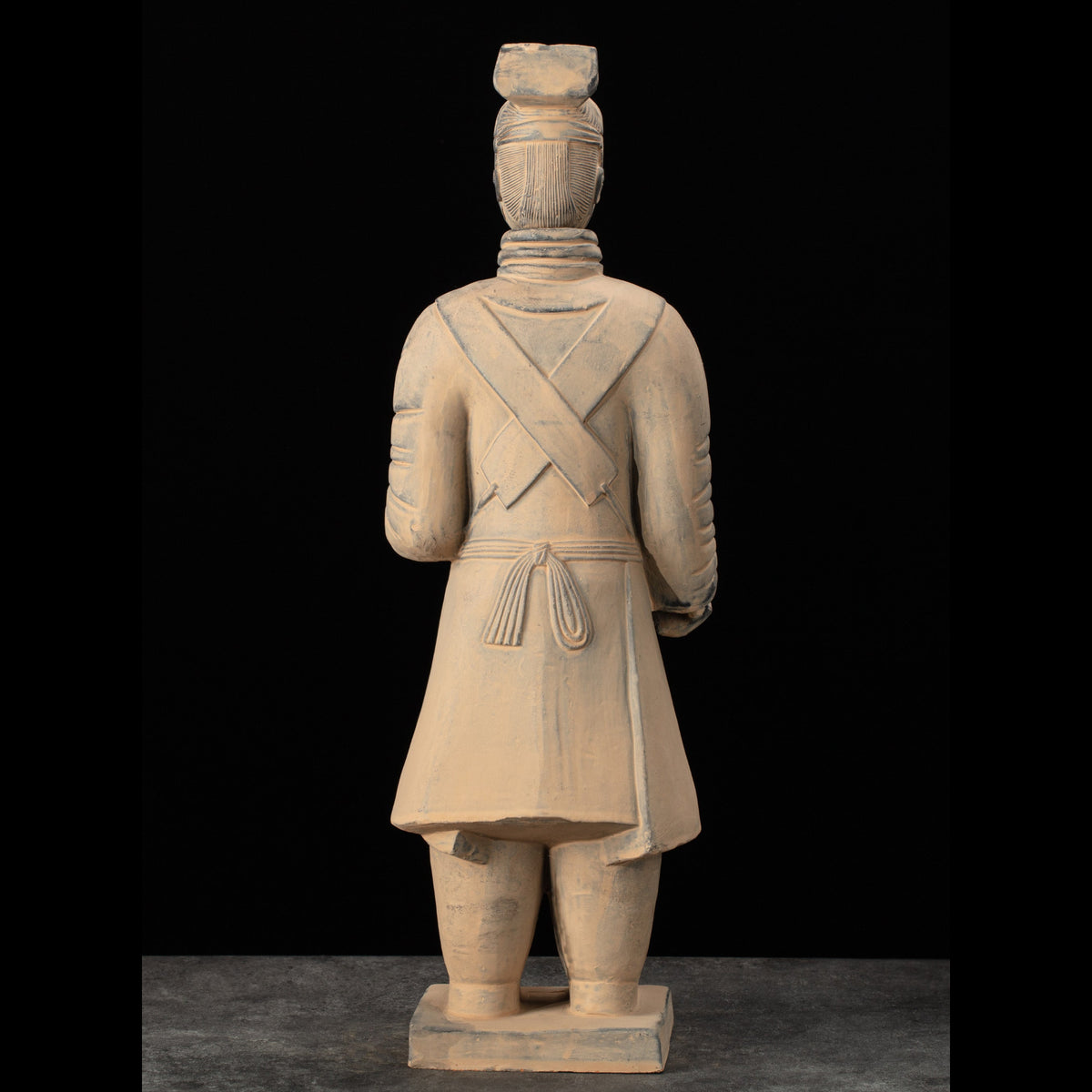 45CM Officier - CLAYARMY-Back view featuring the long crown and layered jacket, emphasizing the stature of the 45CM Officer.