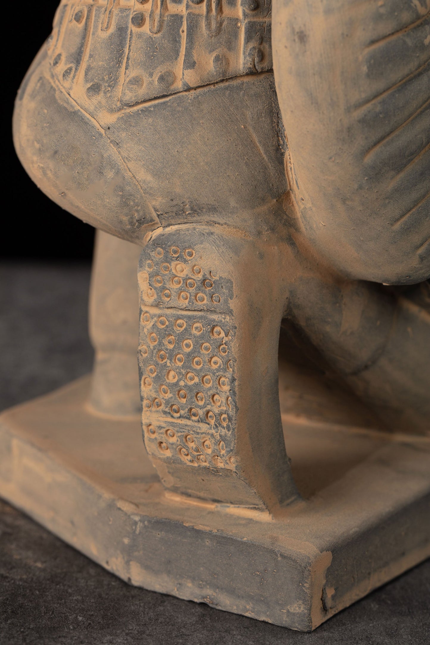 45CM Kneeling Archer - CLAYARMY-Zoomed-in view showcasing the hand-painted footwear and base details on the 45CM Kneeling Archer.