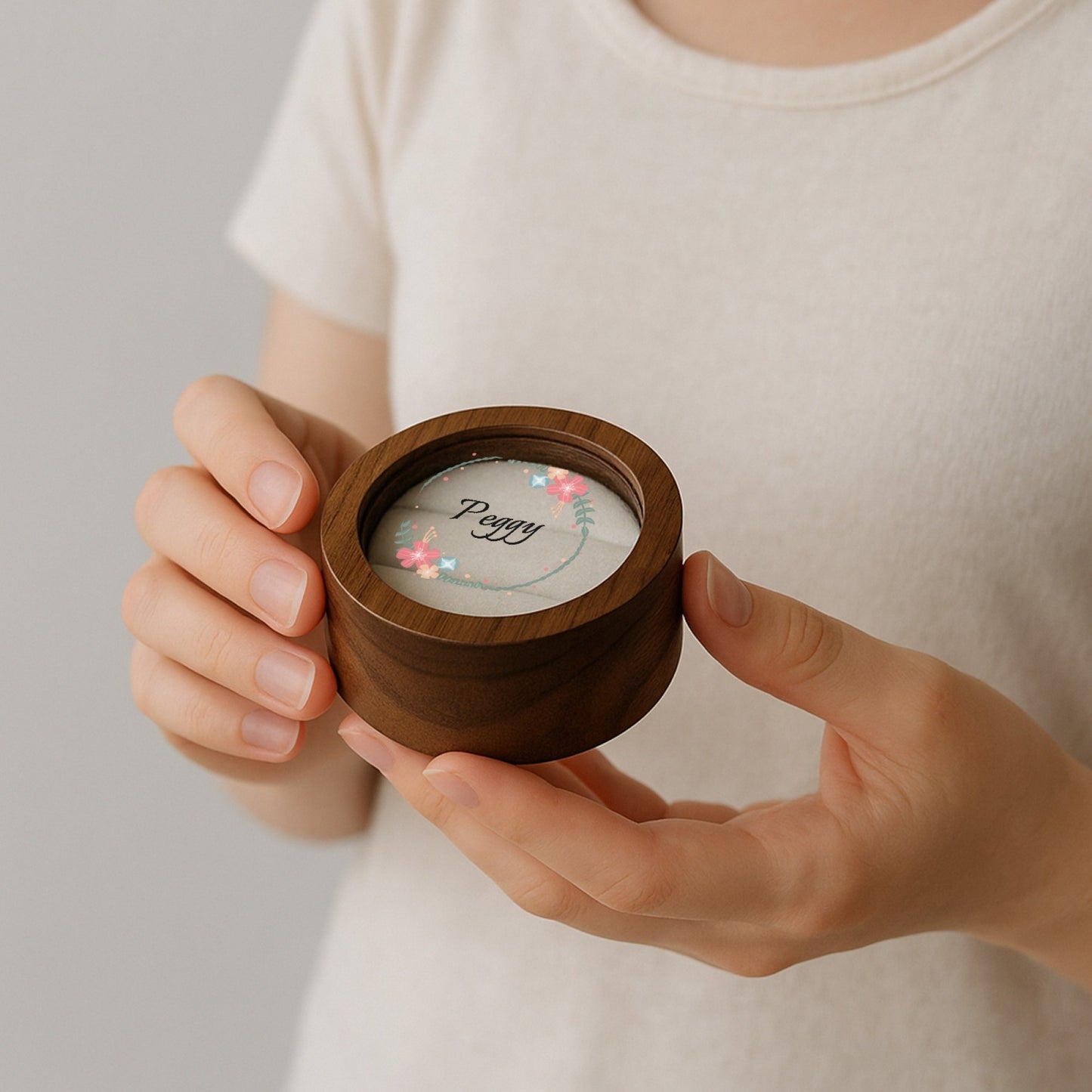 Runde Schmuckschatulle aus Walnussholz – Individuell gestaltete Erinnerungsbox mit transparentem Deckel und transparentem Deckel.