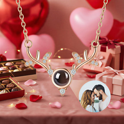 Medaillon-Halskette mit Hirschgeweih und Foto – Personalisierter Erinnerungsschmuck mit Foto im Inneren
