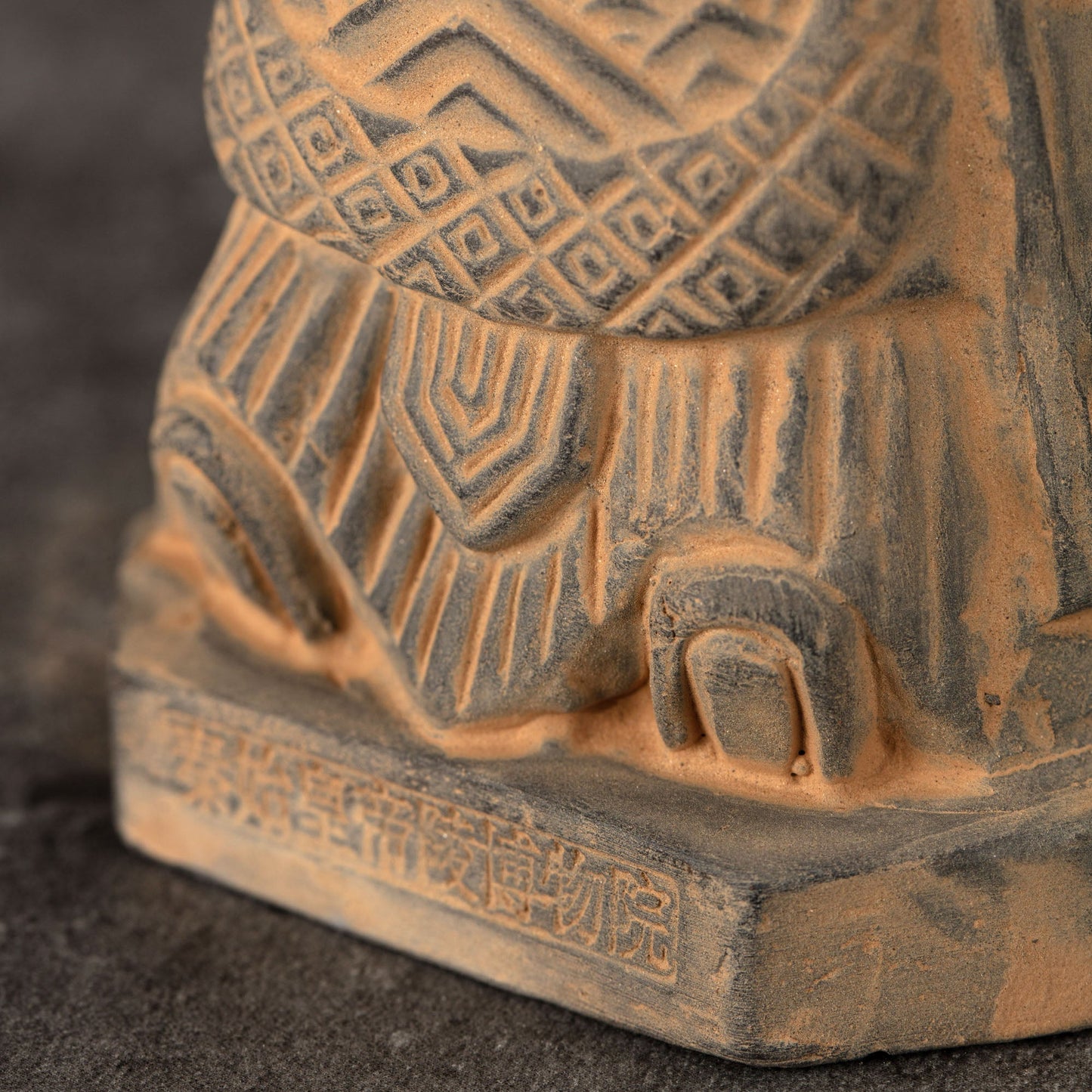 15CM Emperor - CLAYARMY -Detailed view of the base and posture of Clayarmy's 15CM Emperor Qin Terracotta Warrior, a collectible representation.