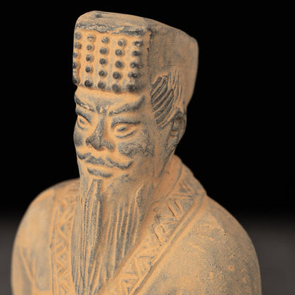 15CM Emperor - CLAYARMY -Side profile view of Clayarmy's 15CM Emperor Qin Terracotta Warrior, highlighting the intricate features and historical authenticity.
