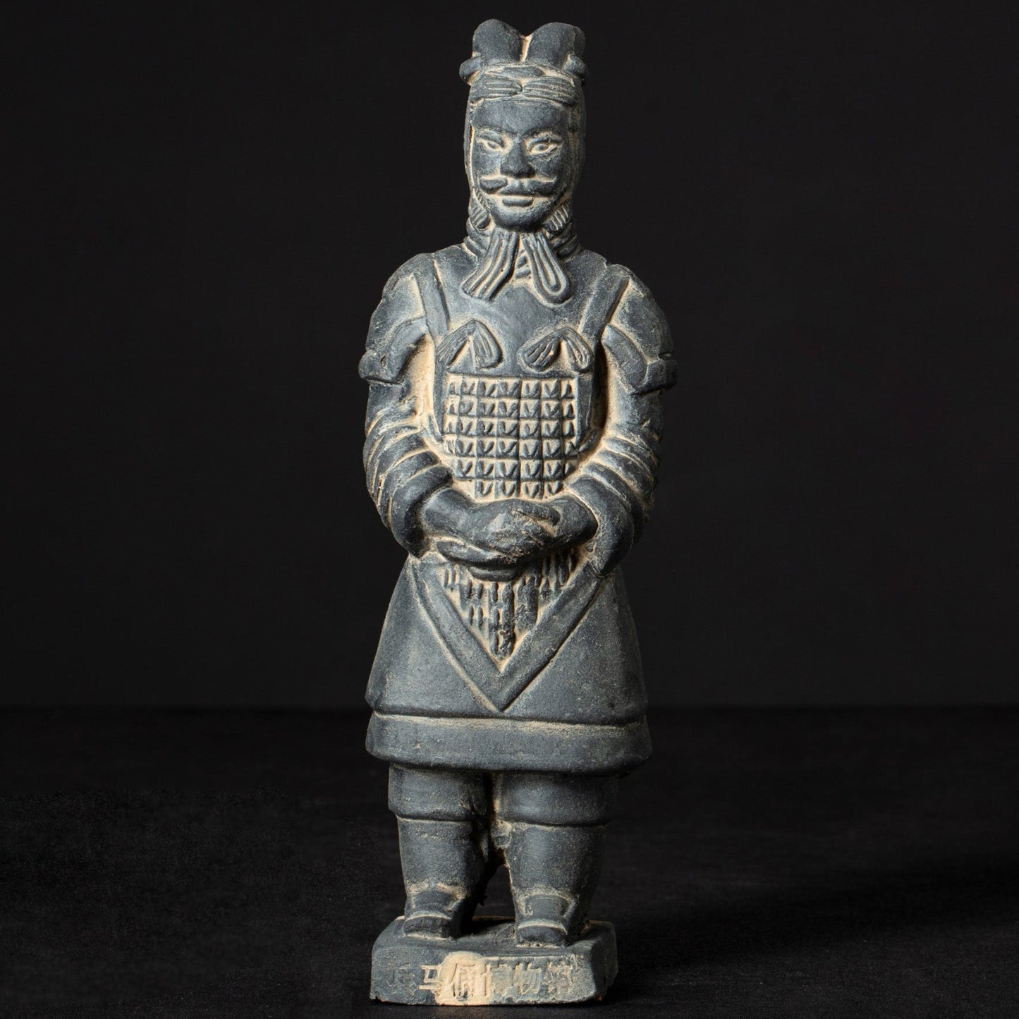 15CM General - CLAYARMY-Weaponry Mastery: Detailed view of the 15CM General's long sword, showcasing mastery in weaponry and emphasizing the importance of military skill.