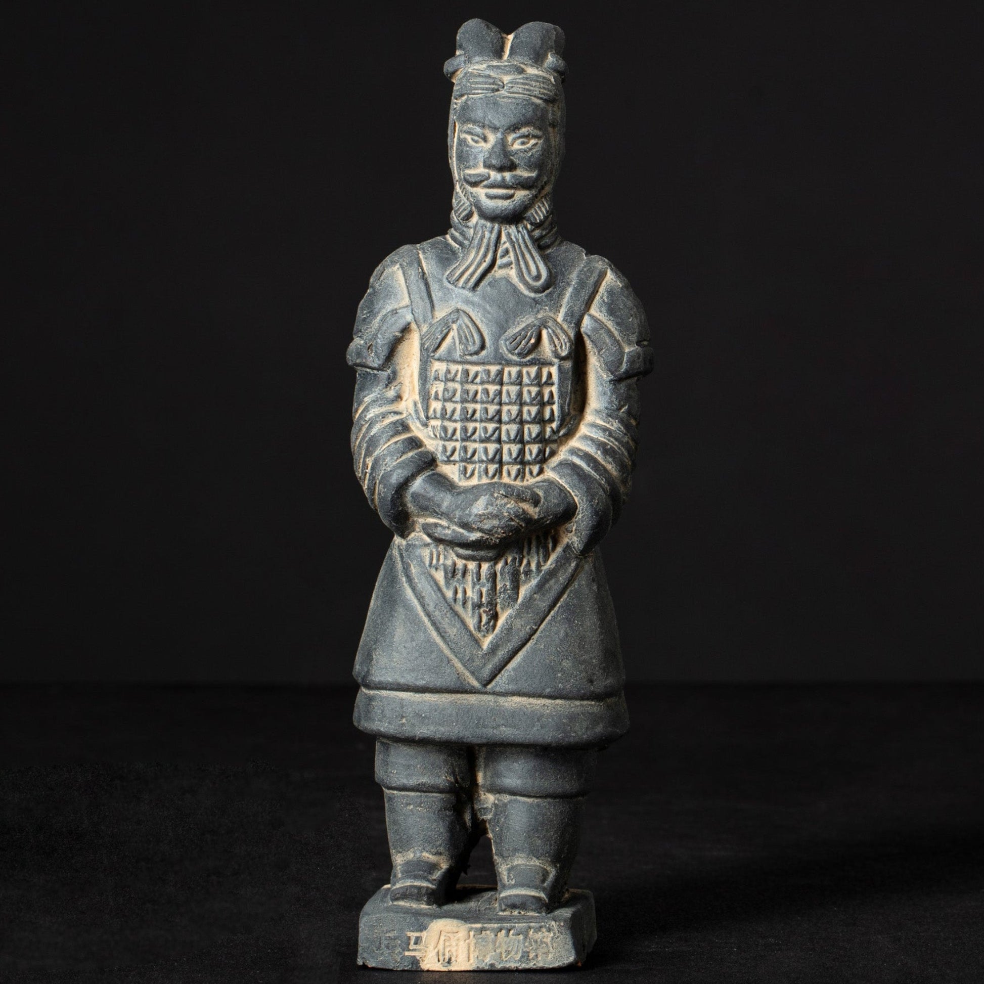 15CM General - CLAYARMY-Weaponry Mastery: Detailed view of the 15CM General's long sword, showcasing mastery in weaponry and emphasizing the importance of military skill.