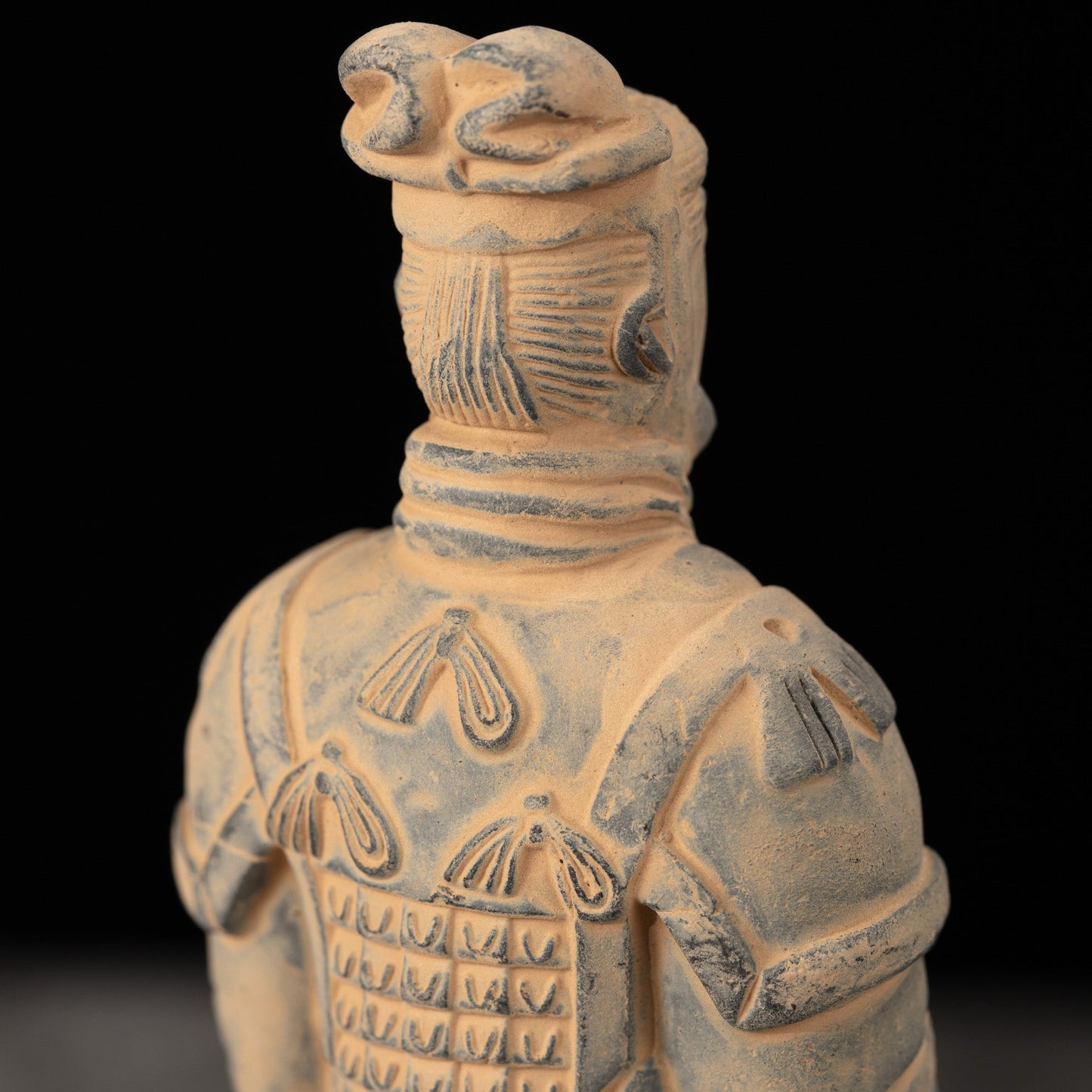 15CM General - CLAYARMY-Regal Crown: Explore the regal crown detail of the 15CM General replica, symbolizing high rank and authority in ancient China.