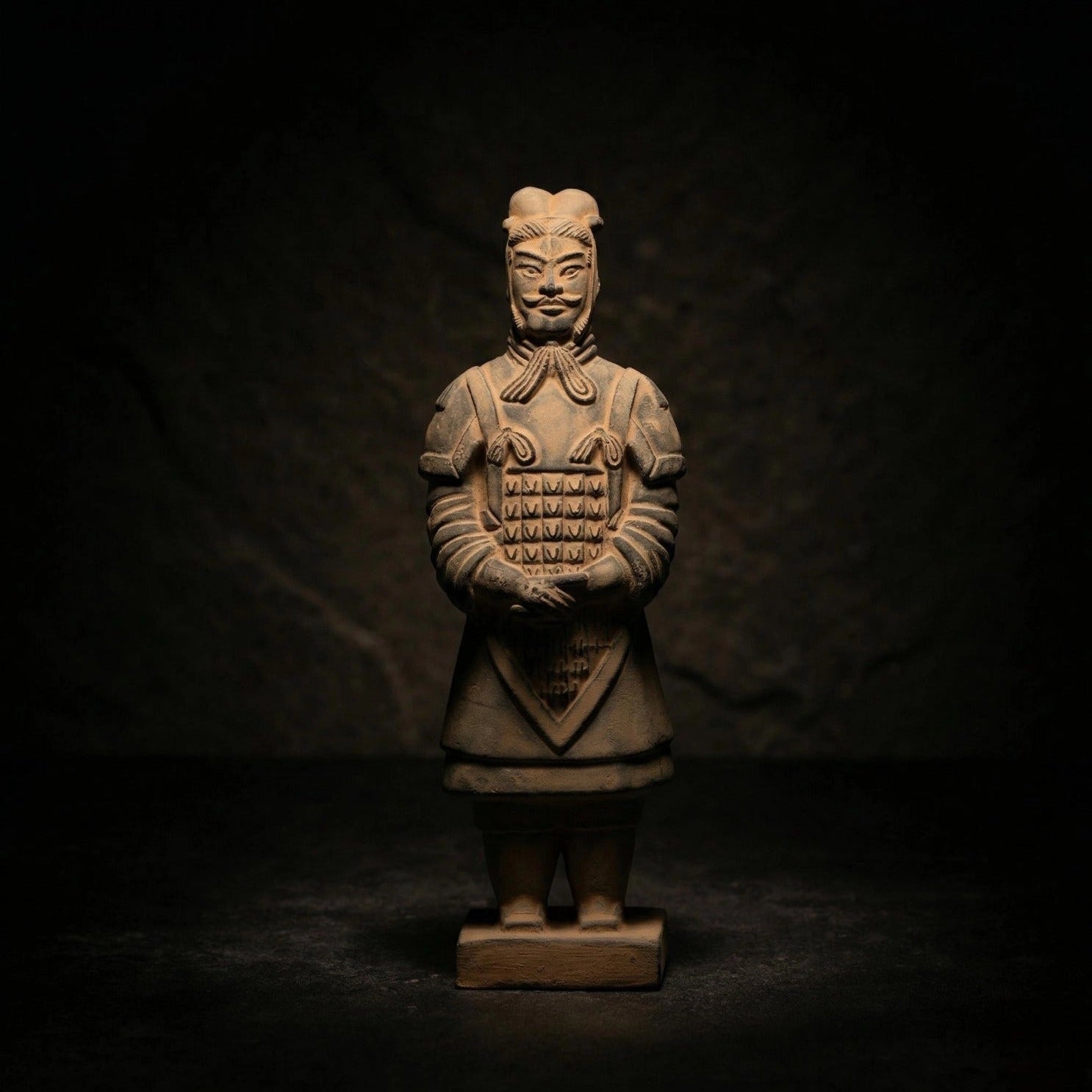 15CM General - CLAYARMY-Weaponry Mastery: Detailed view of the 15CM General's long sword, showcasing mastery in weaponry and emphasizing the importance of military skill.