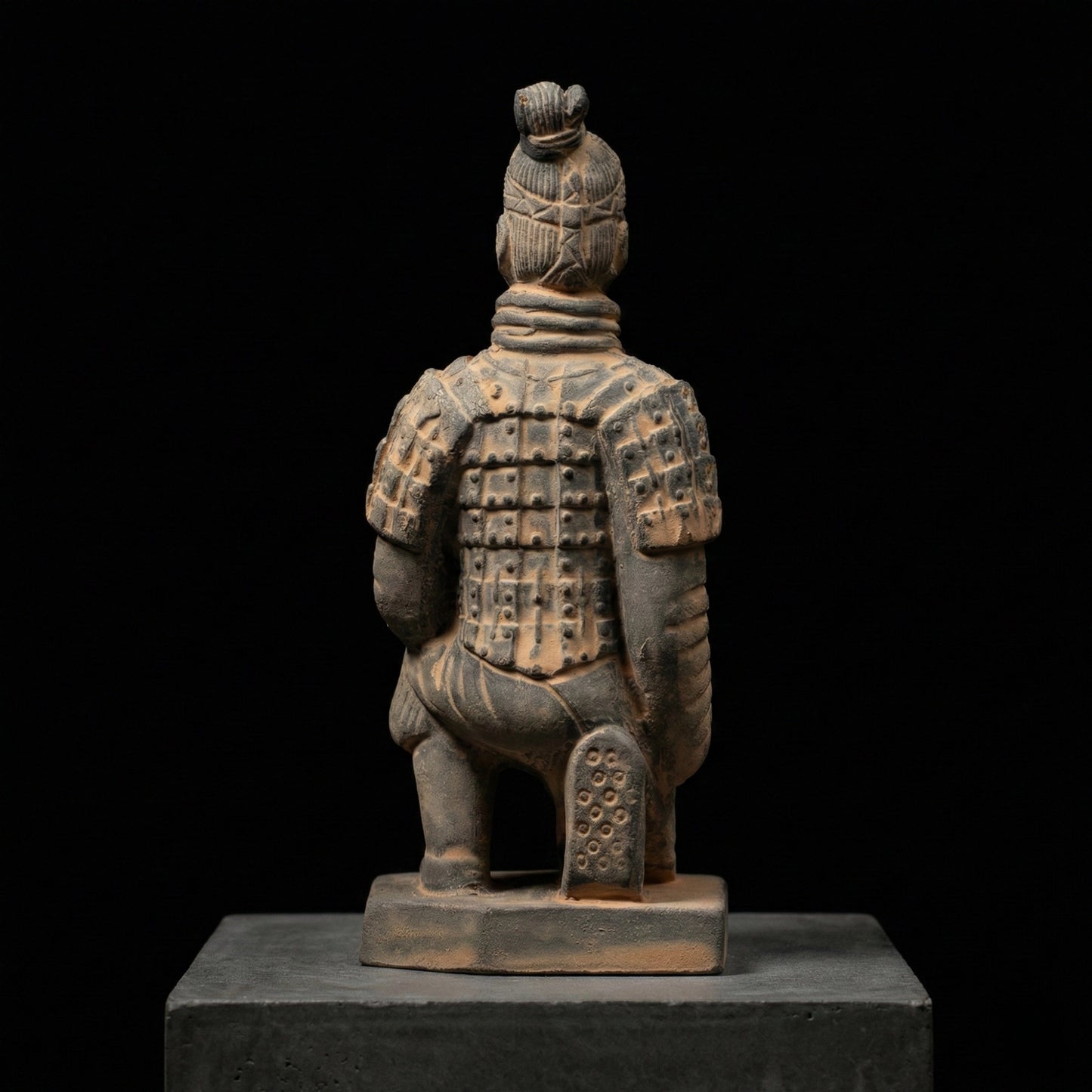15CM Kneeling Archer - CLAYARMY-Front view of the 15CM Kneeling Archer figurine, highlighting intricately sculpted details on the face and armor.