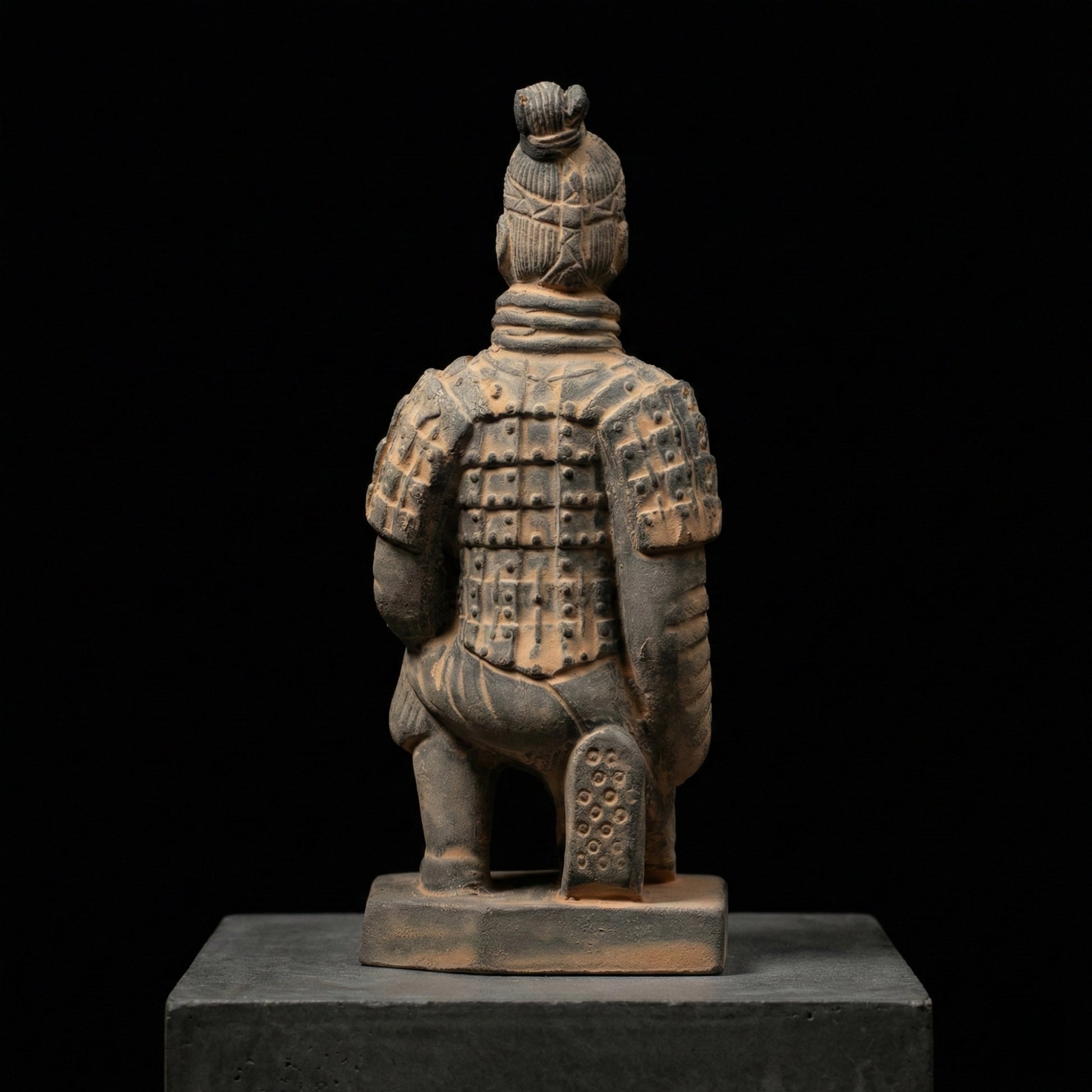 15CM Kneeling Archer - CLAYARMY-Front view of the 15CM Kneeling Archer figurine, highlighting intricately sculpted details on the face and armor.