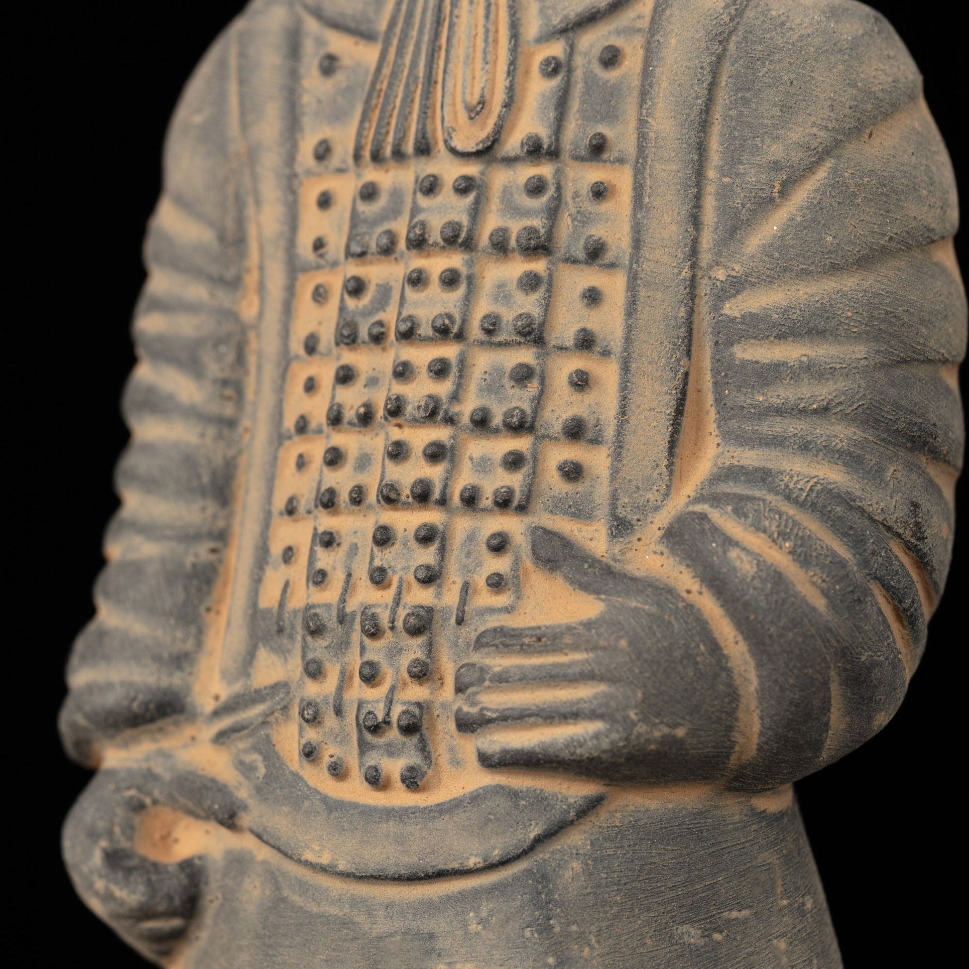 15CM Officier - CLAYARMY-Dynamic angle showcasing the elegant posture and strong chest of the 15CM Officer figurine.