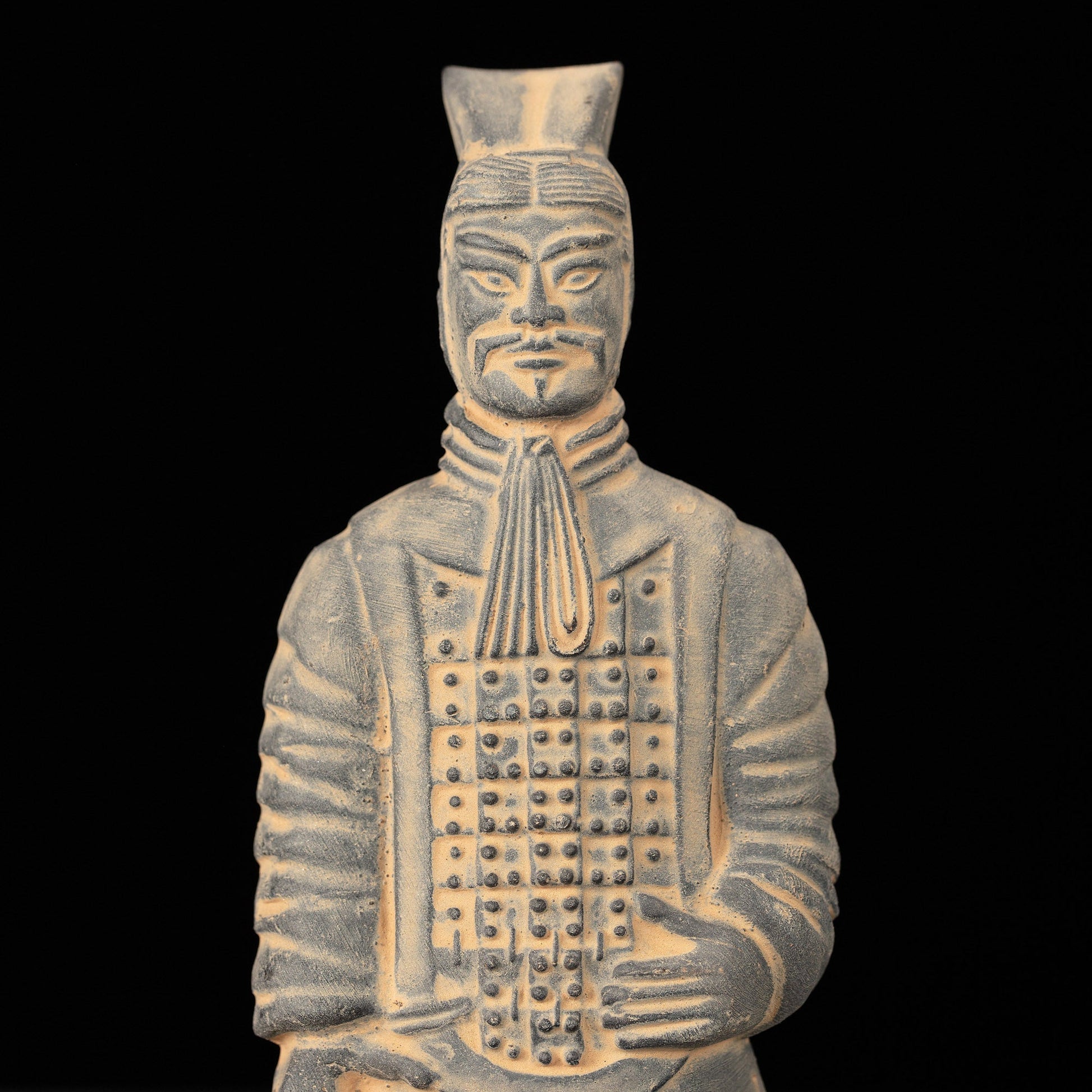 15CM Officier - CLAYARMY-Close-up of the finely crafted face of the 15CM Officer, highlighting the stern expression and unique long jacket.