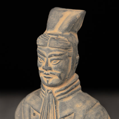 15CM Officier - CLAYARMY-Detailed craftsmanship of the 15CM Clayarmy Officer's long jacket and facial expressions.