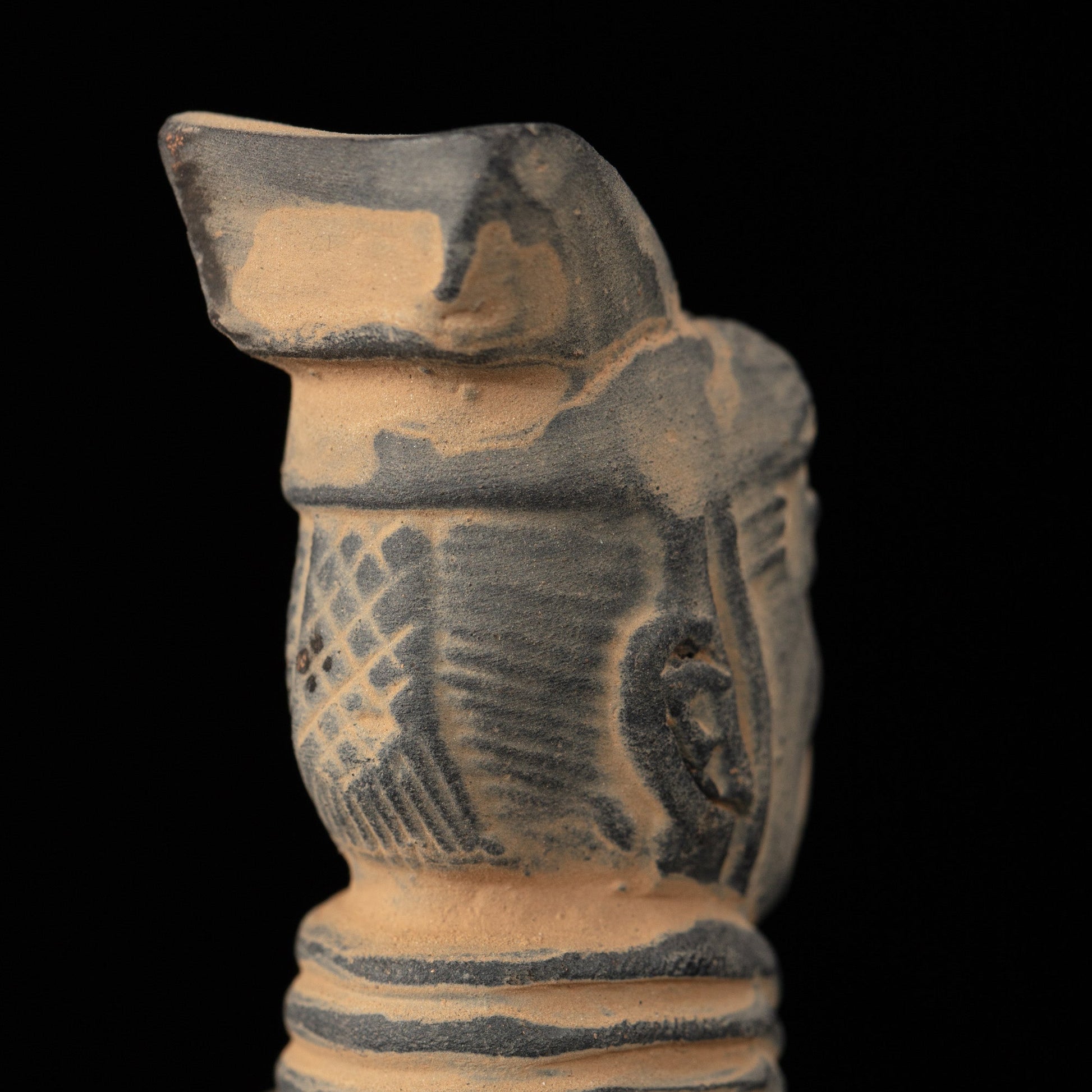 15CM Officier - CLAYARMY-Artistic shot focusing on the intricate patterns and designs painted on the 15CM Clayarmy Officer's armor.