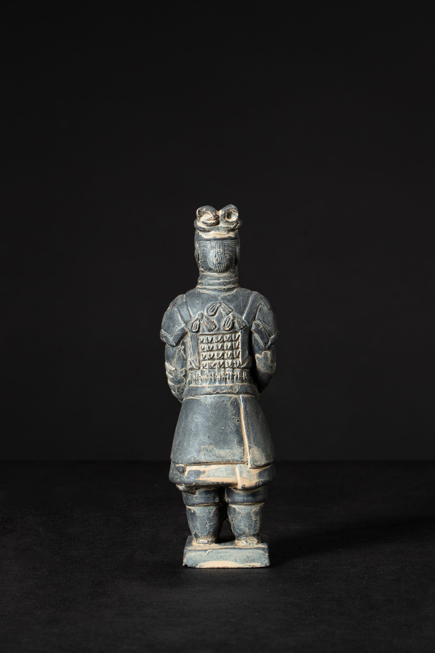 Strategic Stance: Observe the strategic stance of the 15CM Terracotta Army General, a symbol of both military prowess and strategic acumen.