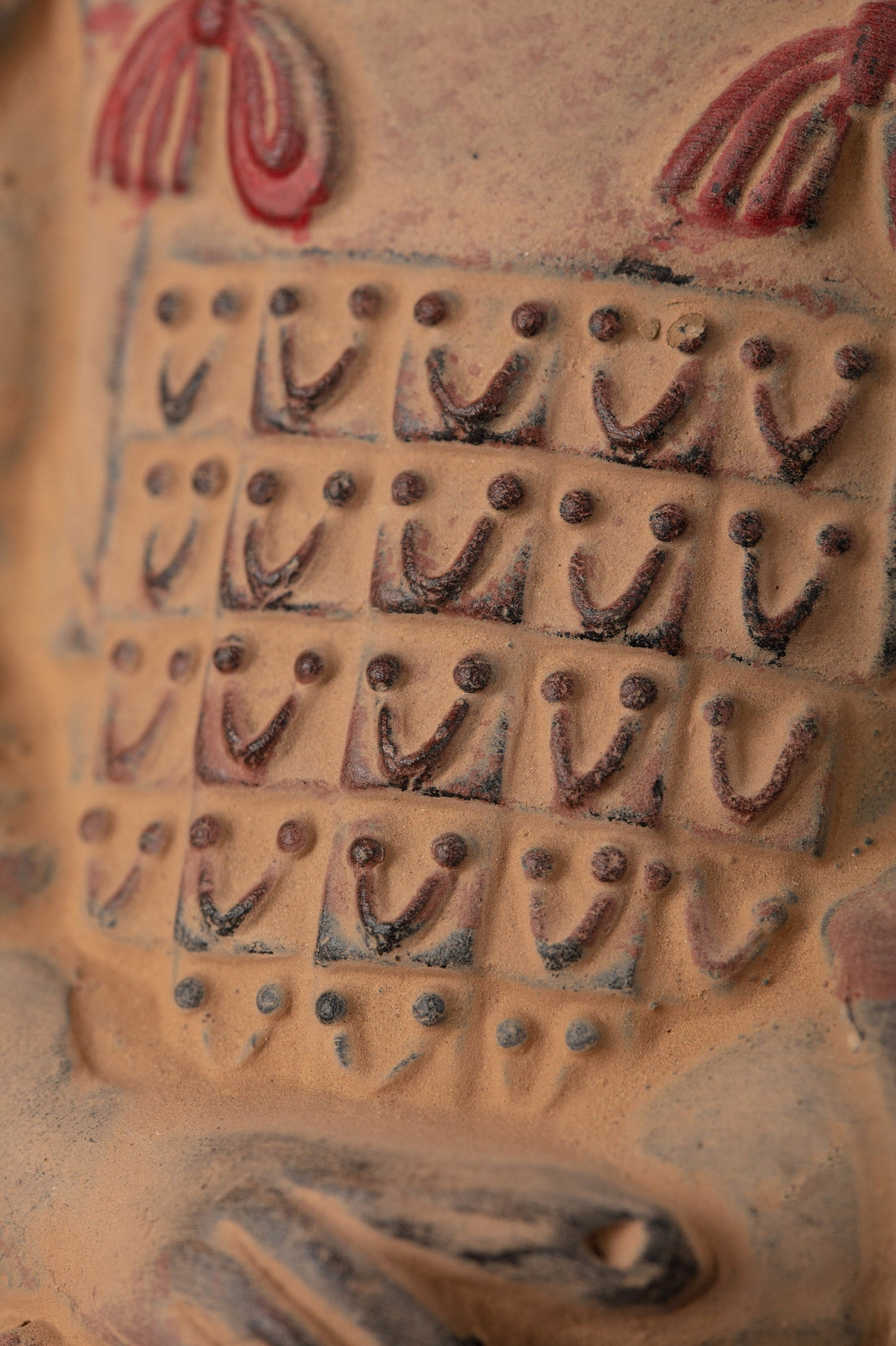 20CM Painted General - CLAYARMY-Dynamic Color Composition: Experience the dynamic color composition of the 20CM Painted Terracotta Army General, highlighting the careful selection of hues.