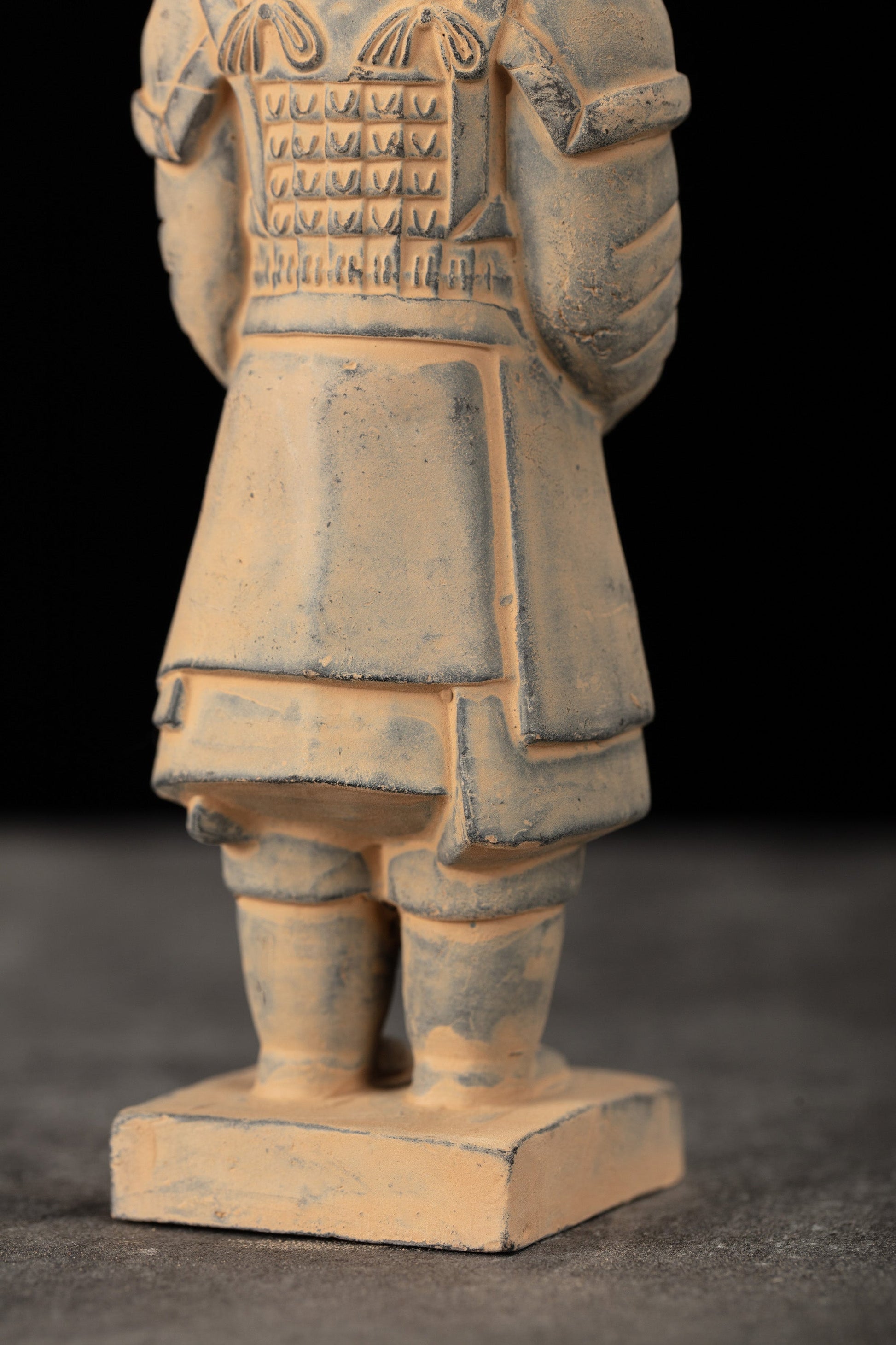 15CM General - CLAYARMY-Weaponry Mastery: Detailed view of the 15CM General's long sword, showcasing mastery in weaponry and emphasizing the importance of military skill.