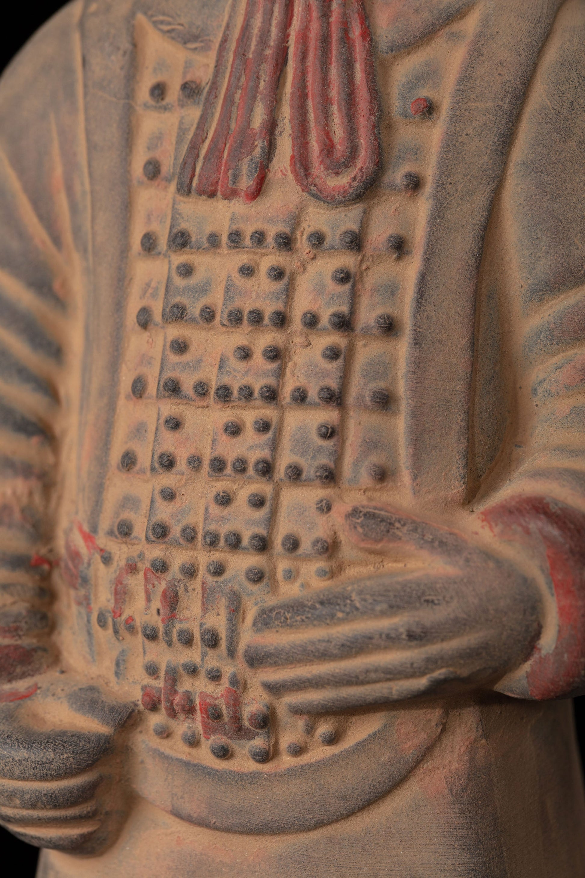 20CM Painted Officier - CLAYARMY-Exquisite patterns and designs painted on the armor of the 20CM Painted Officer are showcased in this image.