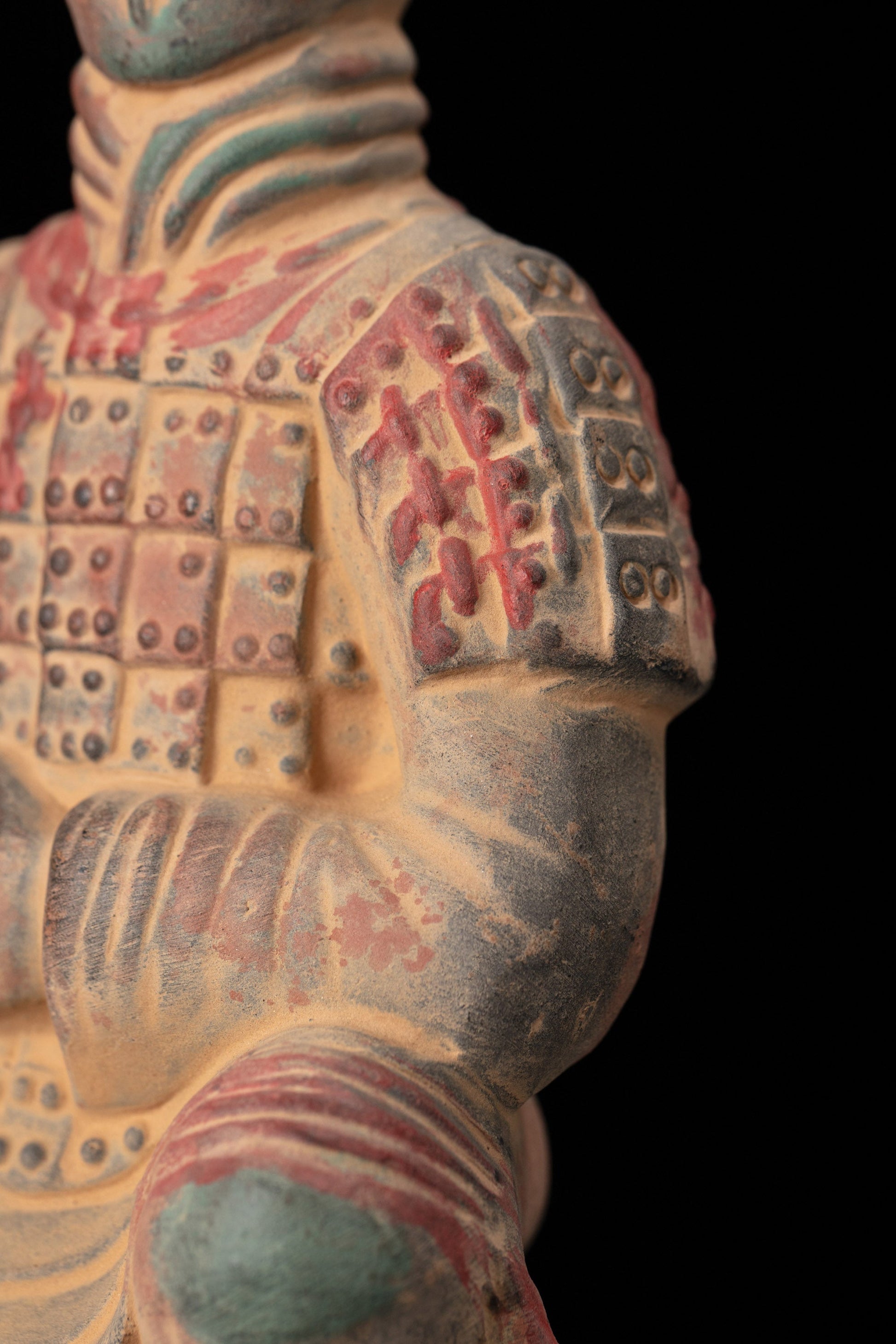 20CM Painted Kneeling Archer - CLAYARMY-Zoomed-in shot showcasing the intricate patterns and colors of the painted shield on the 20CM Painted Soldier.