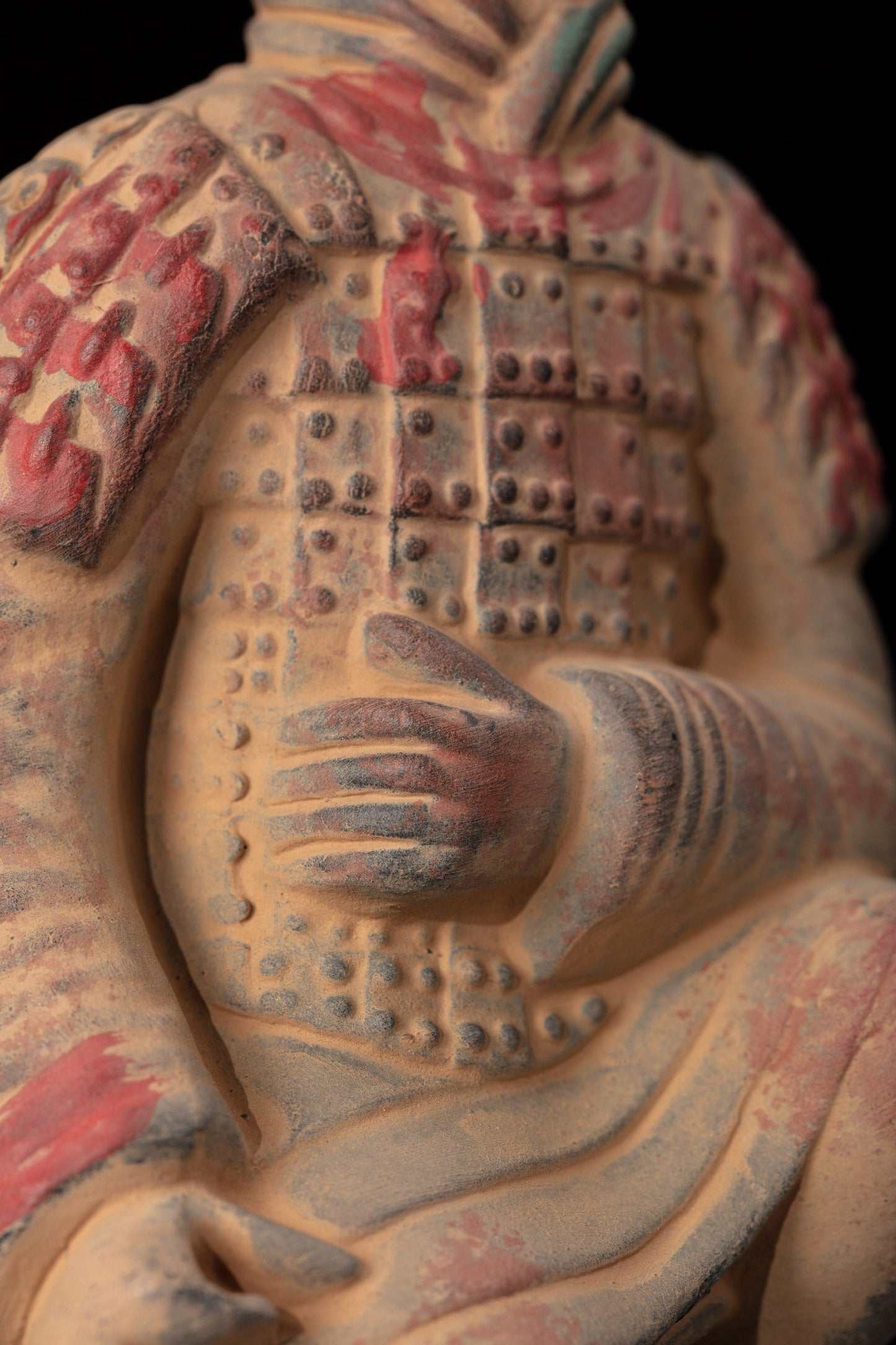 20CM Painted Kneeling Archer - CLAYARMY-Close-up of the meticulously painted accessories on the 20CM Painted Soldier, showcasing intricate details and vibrant colors.