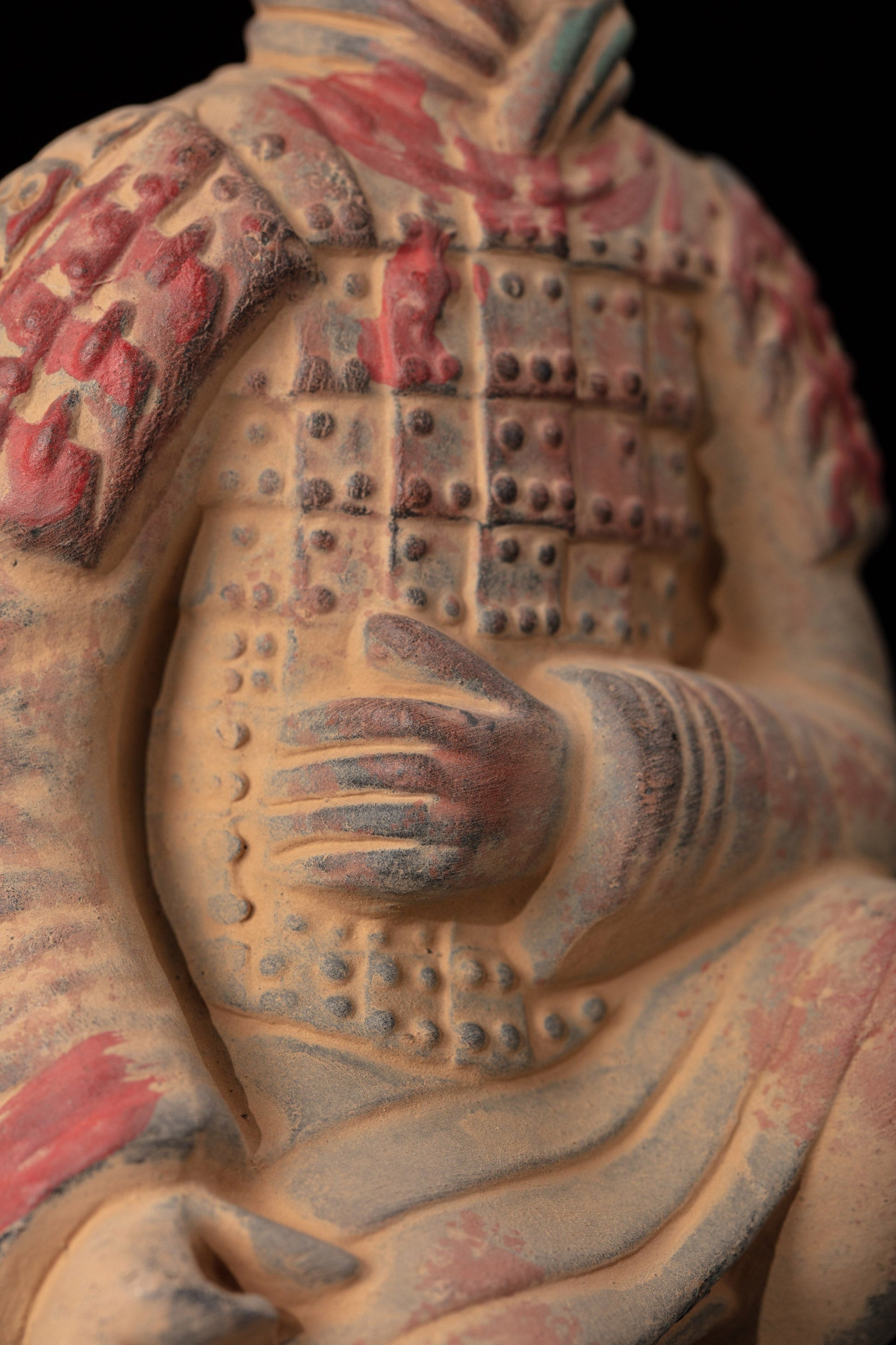 20CM Painted Kneeling Archer - CLAYARMY-Close-up of the meticulously painted accessories on the 20CM Painted Soldier, showcasing intricate details and vibrant colors.