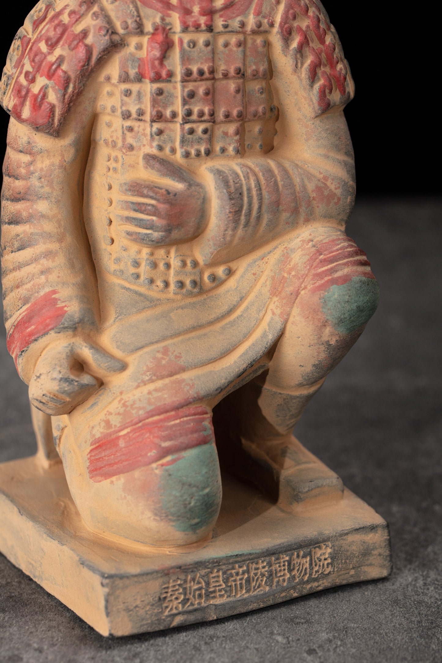 20CM Painted Kneeling Archer - CLAYARMY-Detailed shot of the base of the 20CM Painted Soldier figurine, highlighting its sturdy construction.