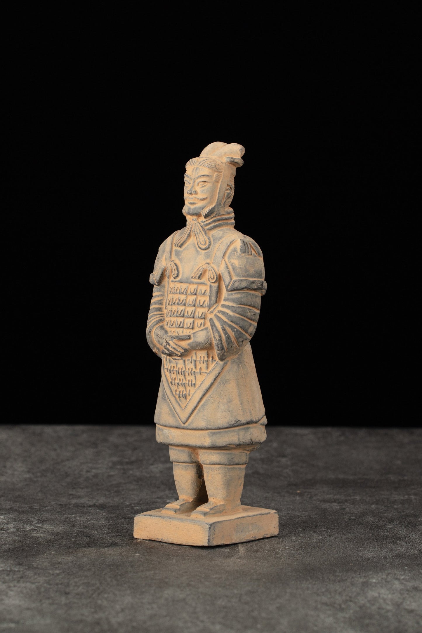15CM General - CLAYARMY-Solemn Authority: Side profile of the 15CM Terracotta Army General, showcasing a solemn authority and the distinct features of the ancient Chinese high-ranking military official.