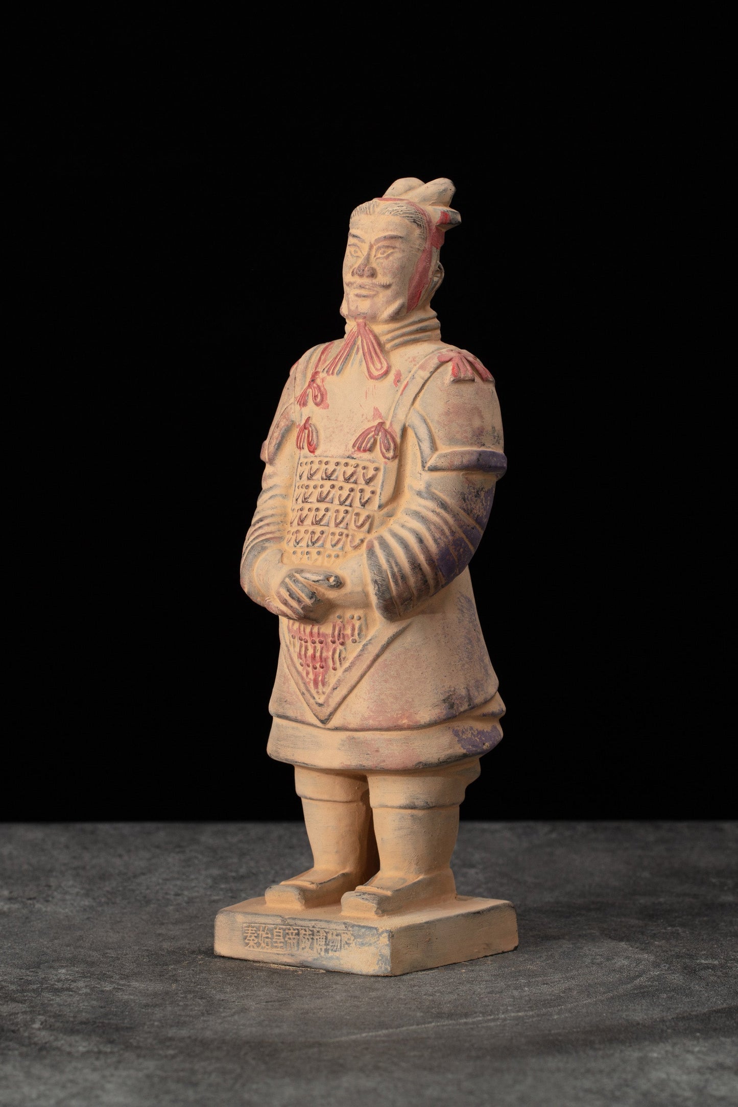 20CM Painted General - CLAYARMY-Colorful Accents: Side profile of the 20CM Painted General, revealing colorful accents in the paintwork, adding a touch of vibrancy to the figurine.