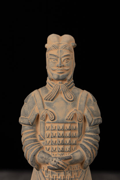 15CM General - CLAYARMY-Battle-Ready: Close-up of the 15CM General's face, portraying a battle-ready expression with a hint of wrinkles, reflecting the experience and wisdom of a veteran.