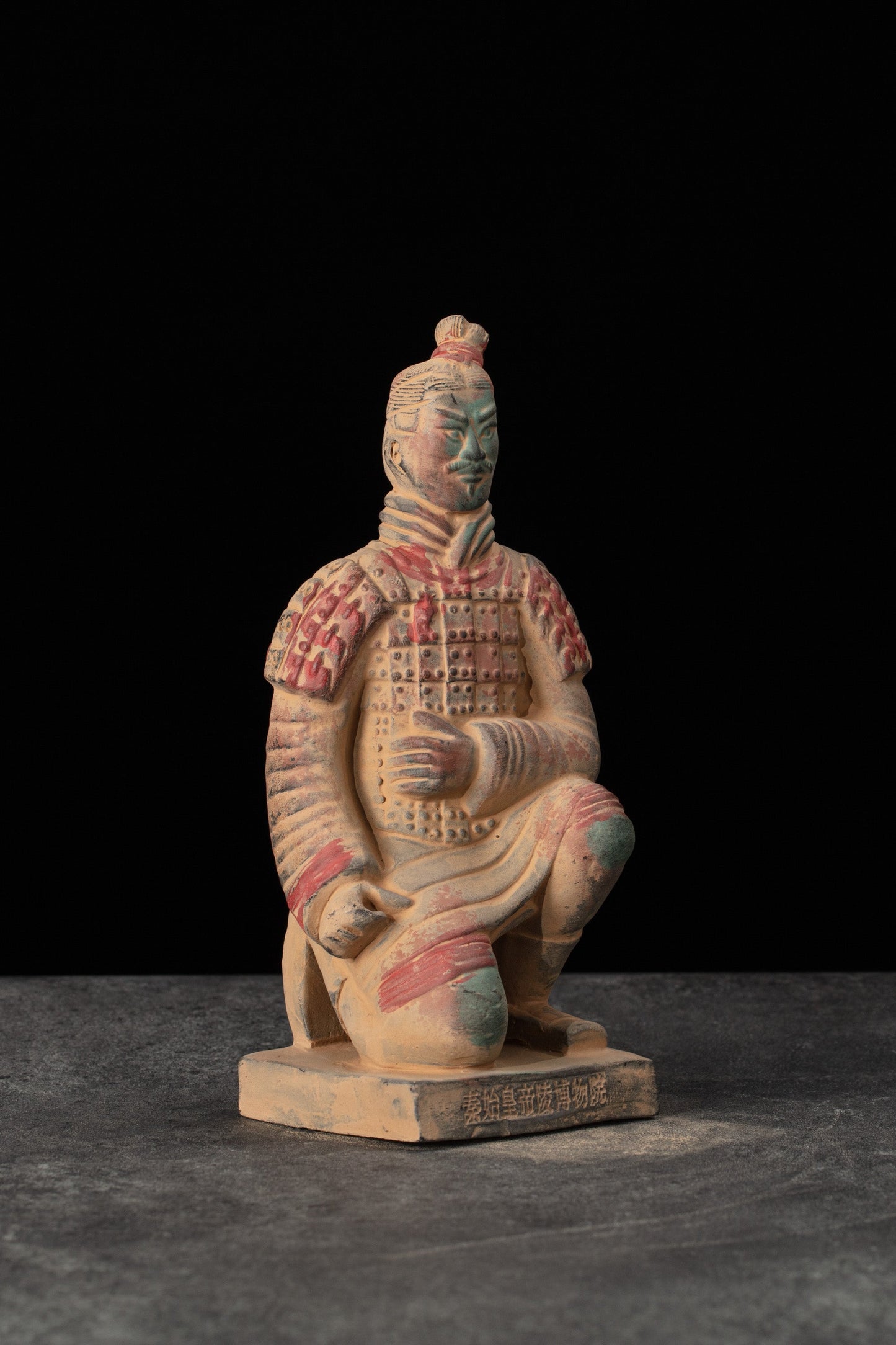 20CM Painted Kneeling Archer - CLAYARMY-Capturing the vibrant colors and intricate details of the painted armor on the 20CM Painted Soldier.