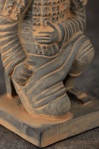 15CM Kneeling Archer - CLAYARMY-Close-up of the bow and arrow details on the 15CM Kneeling Archer, capturing the craftsmanship of the weapon.