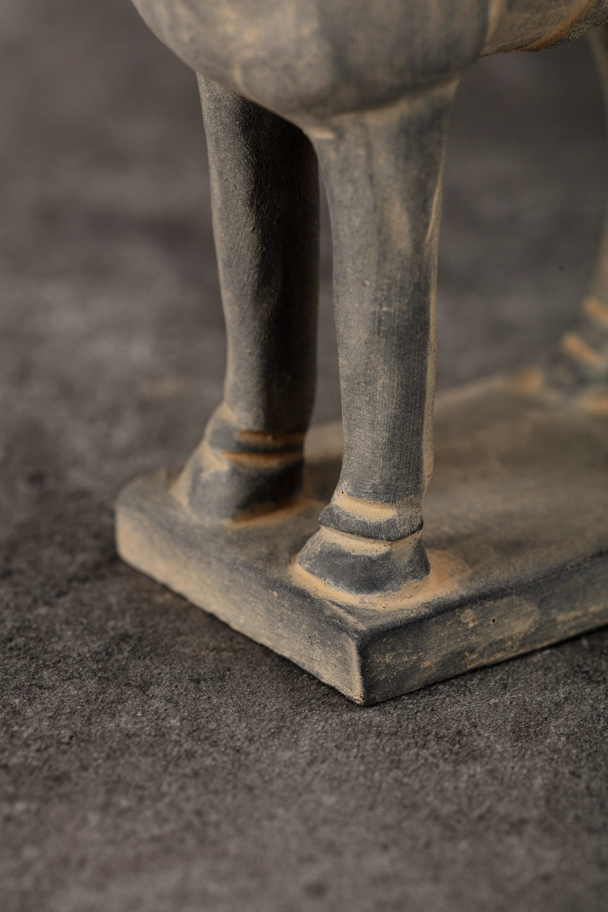 15CM Horse - CLAYARMY -Close-up of the strong and muscular legs, a hallmark of our 15CM Clayarmy Terracotta Horse.