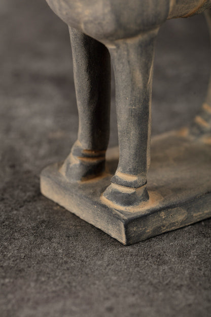 15CM Horse - CLAYARMY -Close-up of the strong and muscular legs, a hallmark of our 15CM Clayarmy Terracotta Horse.
