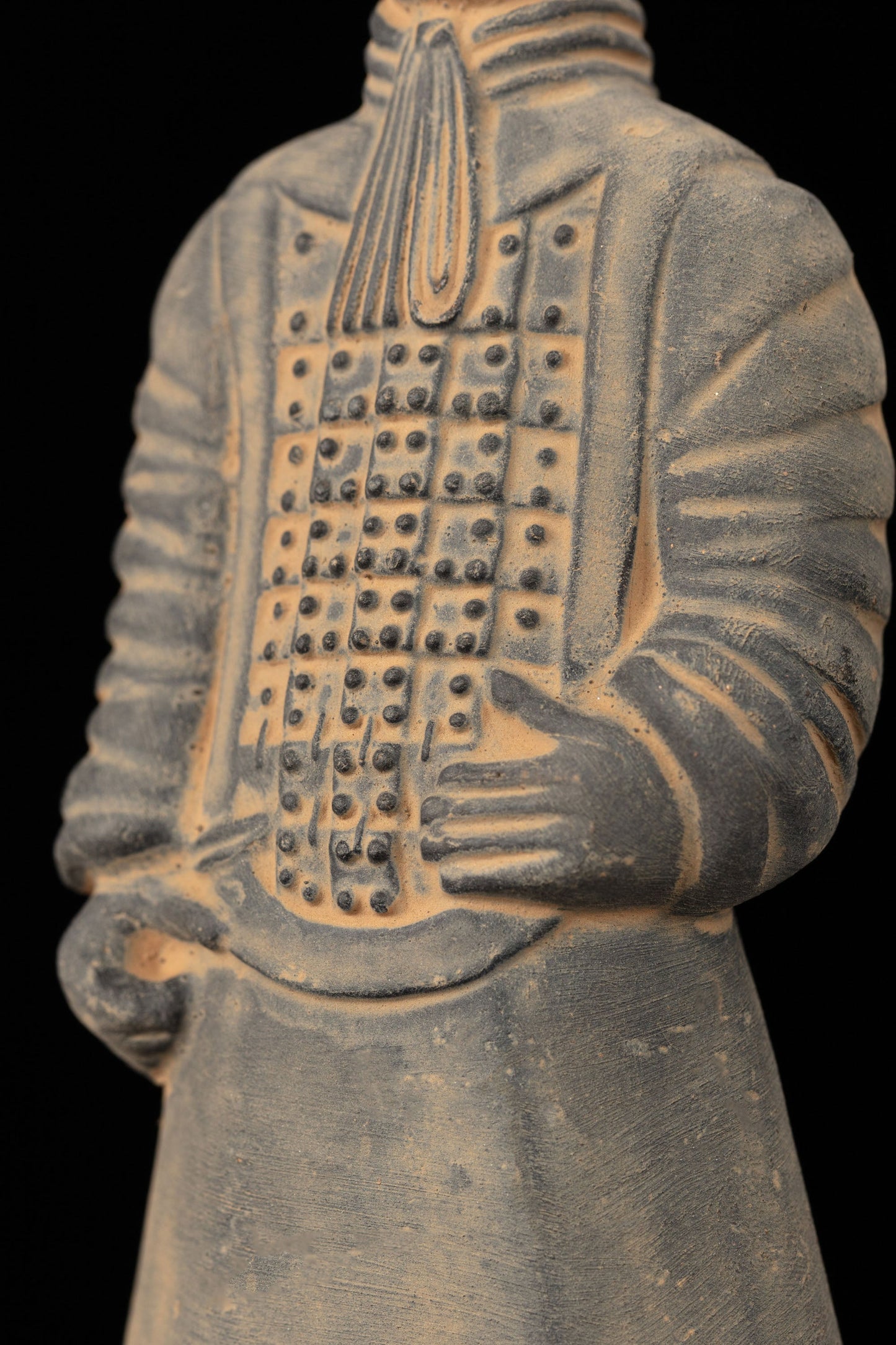 15CM Officier - CLAYARMY-Dynamic angle showcasing the elegant posture and strong chest of the 15CM Officer figurine.