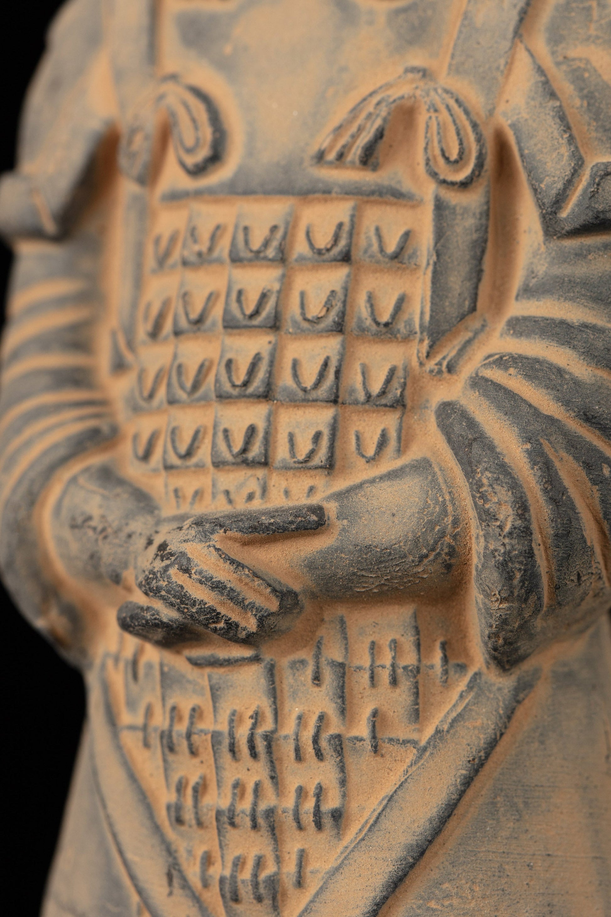 15CM General - CLAYARMY-Weaponry Mastery: Detailed view of the 15CM General's long sword, showcasing mastery in weaponry and emphasizing the importance of military skill.