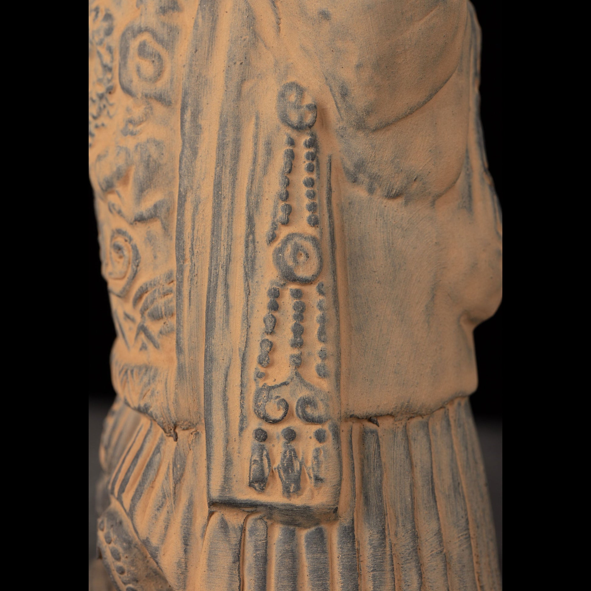20CM Emperor - CLAYARMY -Close-up of the handcrafted details on the weapon held by Clayarmy's 20CM Emperor Qin Terracotta Warrior.