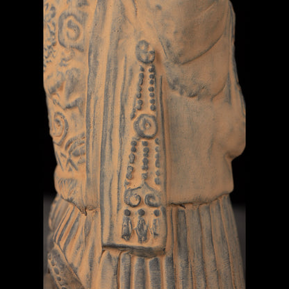 20CM Emperor - CLAYARMY -Close-up of the handcrafted details on the weapon held by Clayarmy's 20CM Emperor Qin Terracotta Warrior.