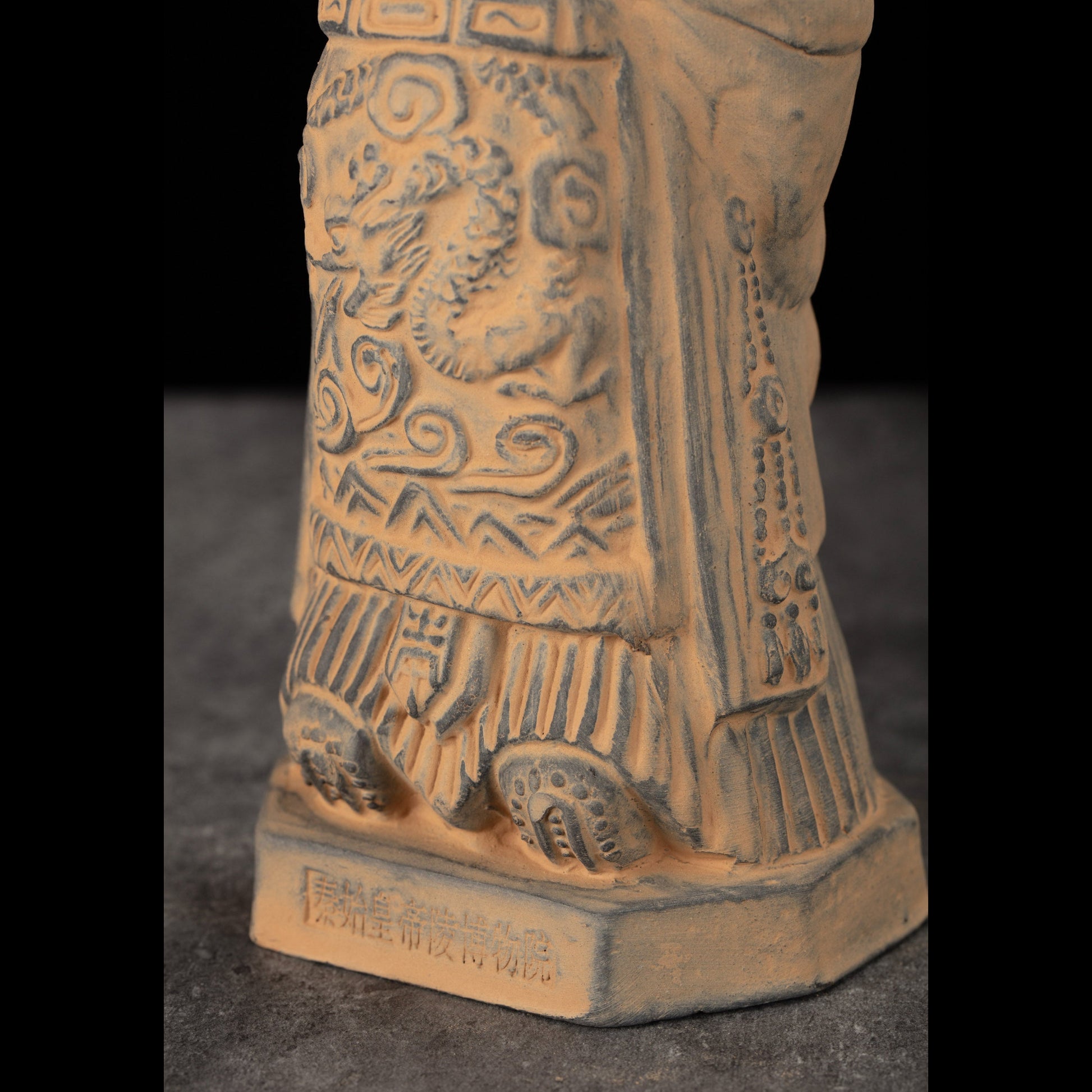 20CM Emperor - CLAYARMY -Close-up detail of the base of Clayarmy's 20CM Emperor Qin Terracotta Warrior, emphasizing the attention to detail.