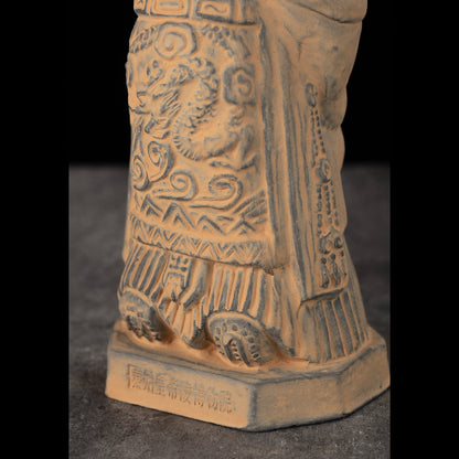 20CM Emperor - CLAYARMY -Close-up detail of the base of Clayarmy's 20CM Emperor Qin Terracotta Warrior, emphasizing the attention to detail.