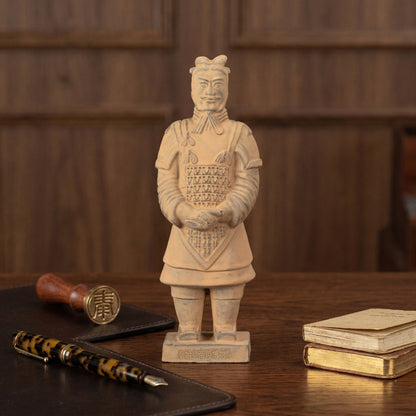 20CM General - CLAYARMY-Regal Headdress: Explore the regal headdress detail of the 20CM General replica, symbolizing high rank and authority in ancient China.