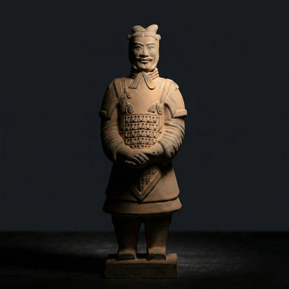 20CM General - CLAYARMY-Regal Headdress: Explore the regal headdress detail of the 20CM General replica, symbolizing high rank and authority in ancient China.