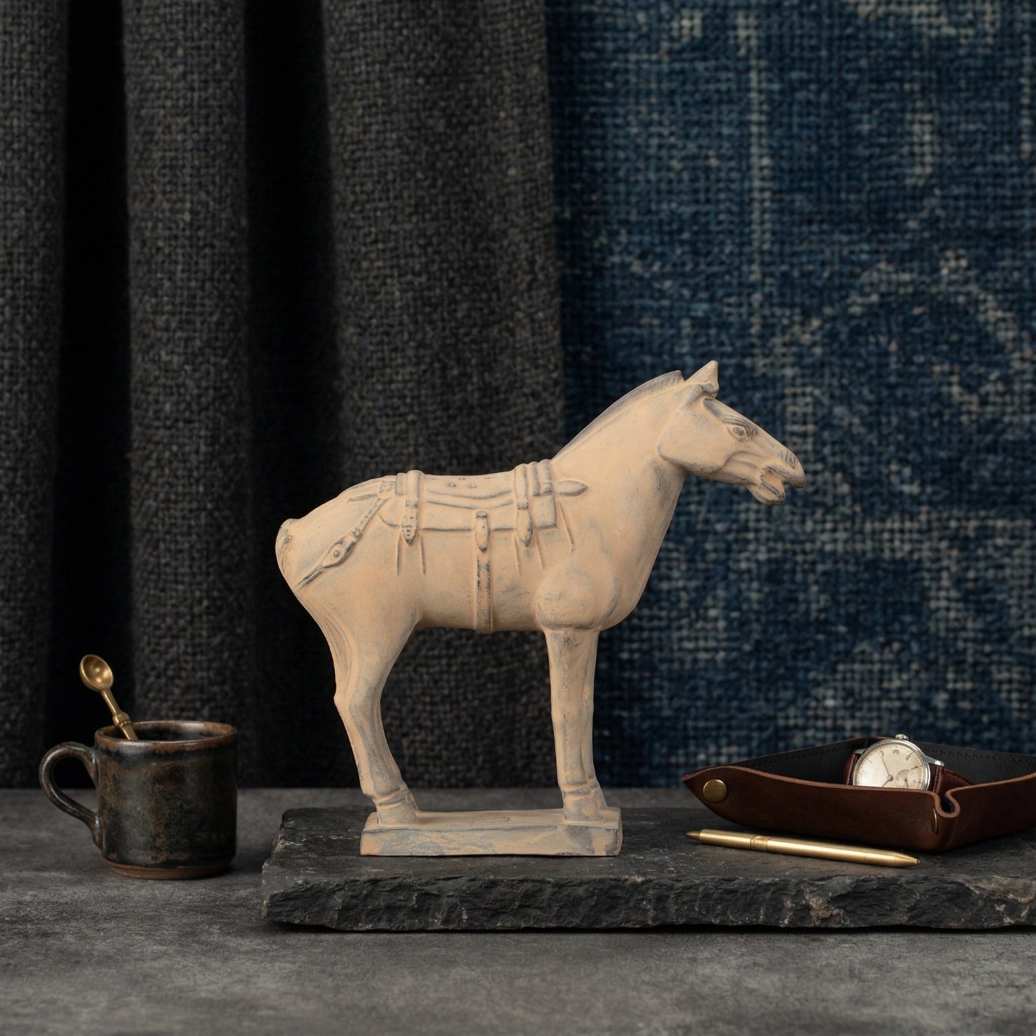 20CM Horse - CLAYARMY -Close-up of the expressive eyes and ears, highlighting the realism of our 20CM Clayarmy Terracotta Horse.