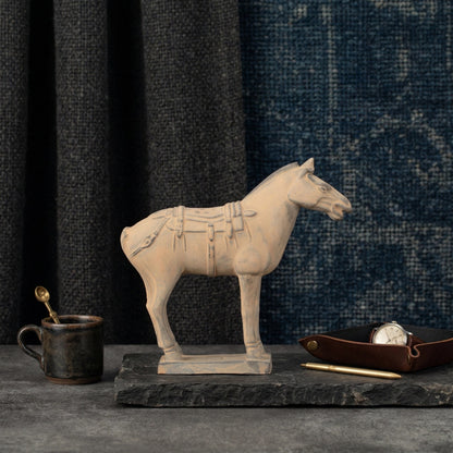 20CM Horse - CLAYARMY -Close-up of the expressive eyes and ears, highlighting the realism of our 20CM Clayarmy Terracotta Horse.