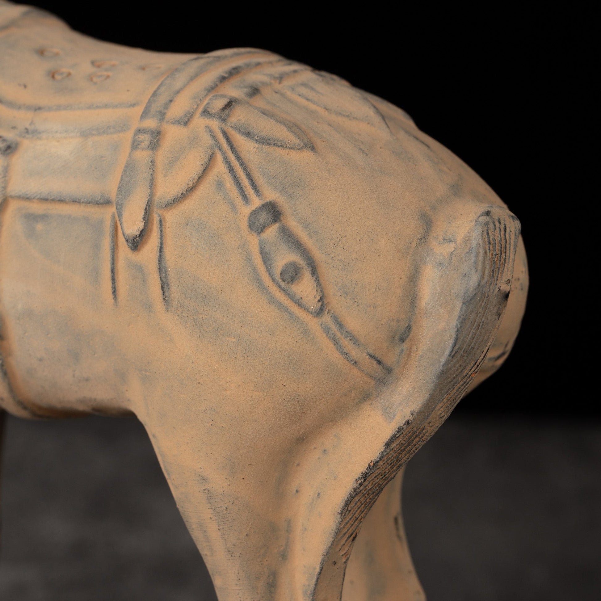20CM Horse - CLAYARMY -Detailed shot showcasing the fine tail design and overall artistry of our 20CM Clayarmy Terracotta Horse.