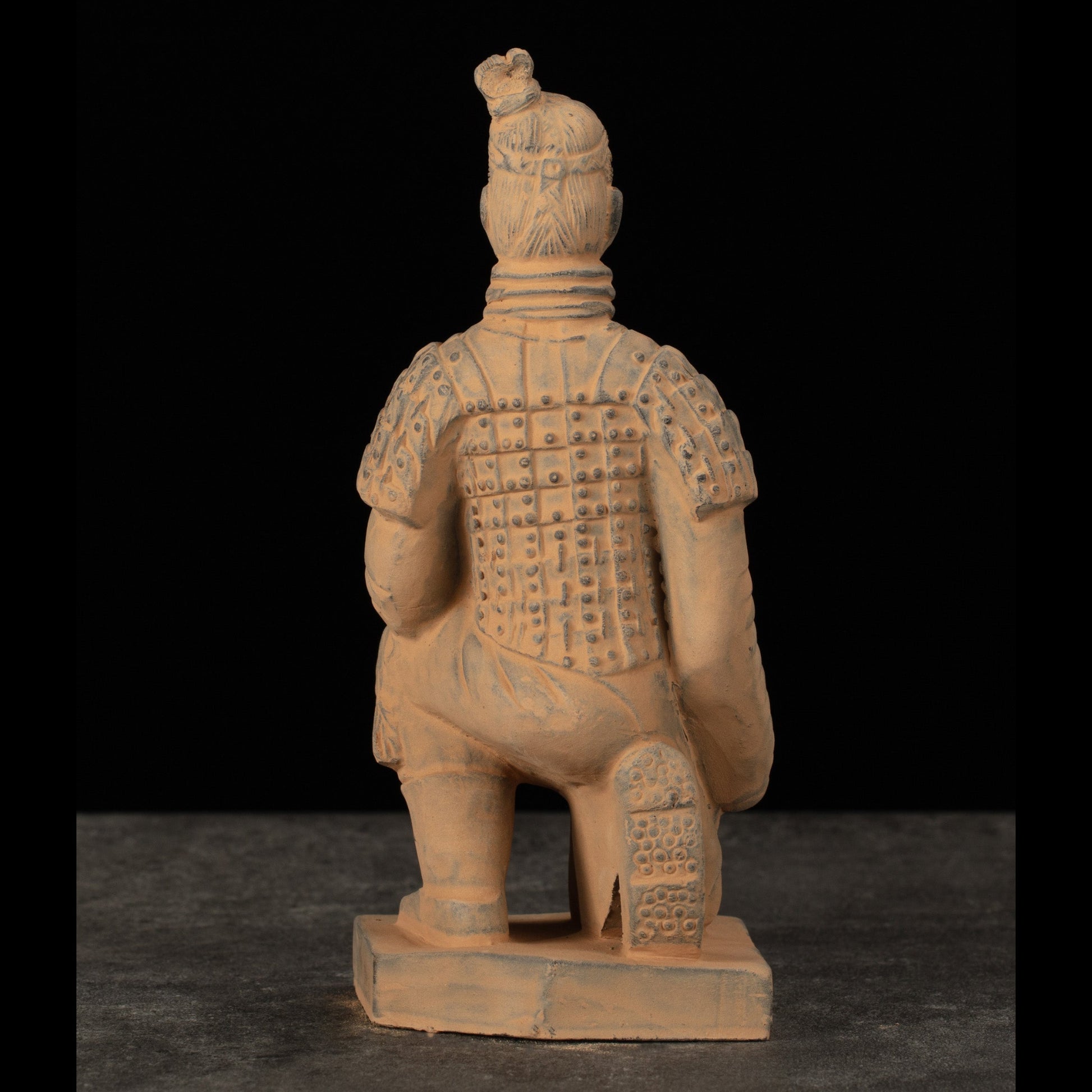 20CM Kneeling Archer - CLAYARMY-Back view focusing on the intricacies of the 20CM Kneeling Archer's sculpted robe and accessories.