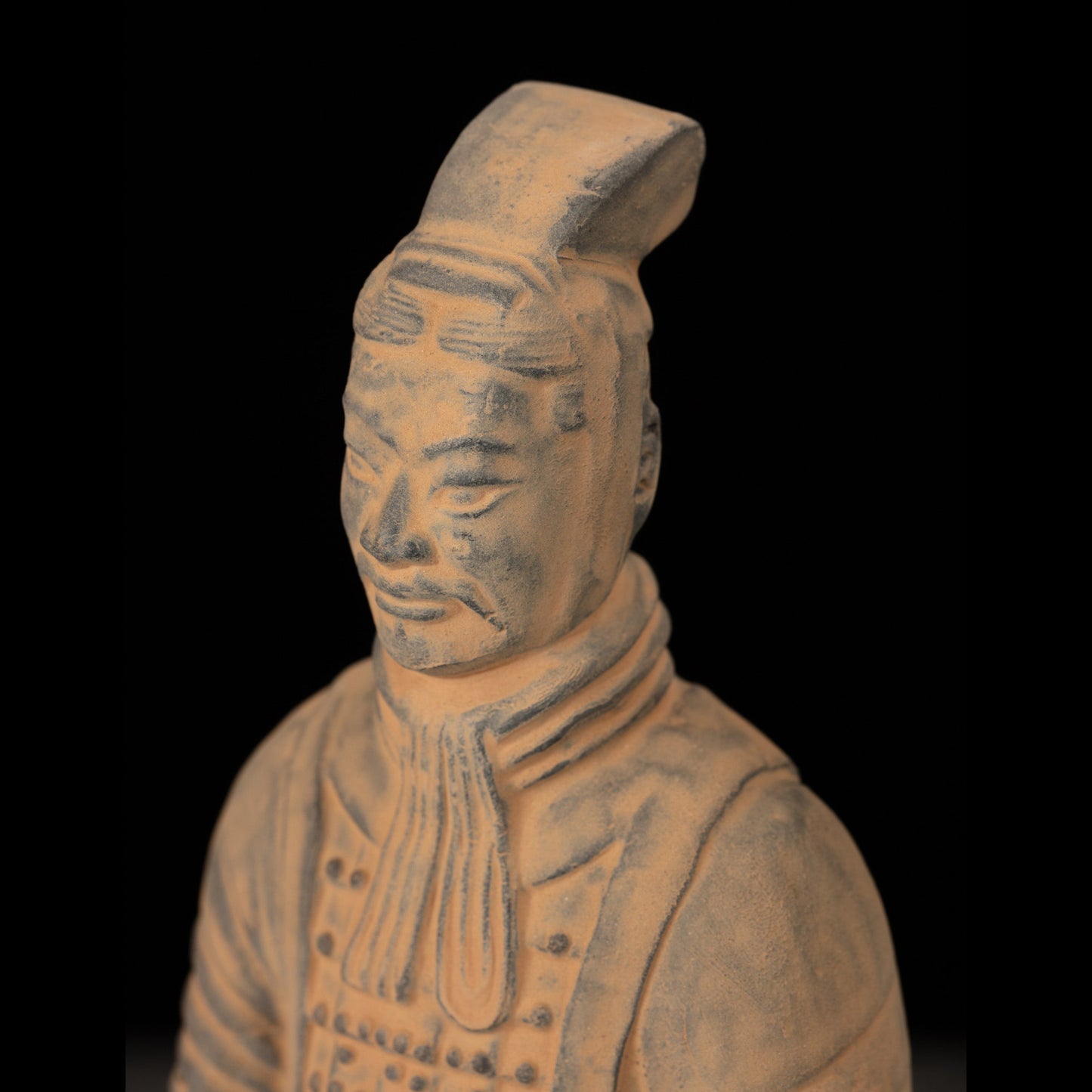 20CM Officier - CLAYARMY-Side view of the 20CM Officer, displaying the taller stature and distinctive features of this mid-ranking warrior.