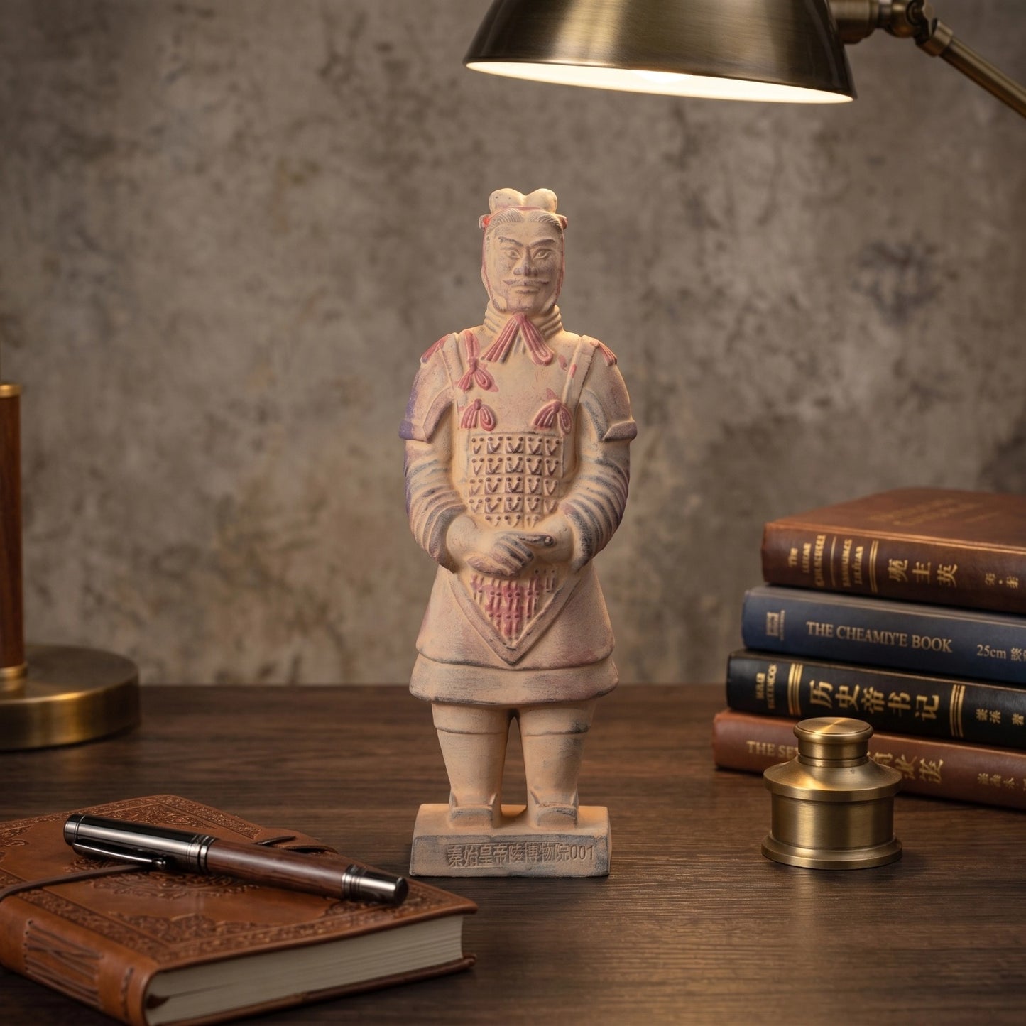 20CM Painted General - CLAYARMY-Masterful Brushstrokes: Witness the masterful brushstrokes on the 20CM Painted General's attire, showcasing the skillful artistry in recreating ancient military clothing.