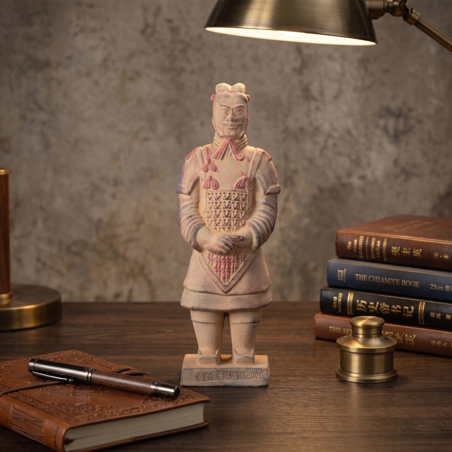 20CM Painted General - CLAYARMY-Masterful Brushstrokes: Witness the masterful brushstrokes on the 20CM Painted General's attire, showcasing the skillful artistry in recreating ancient military clothing.